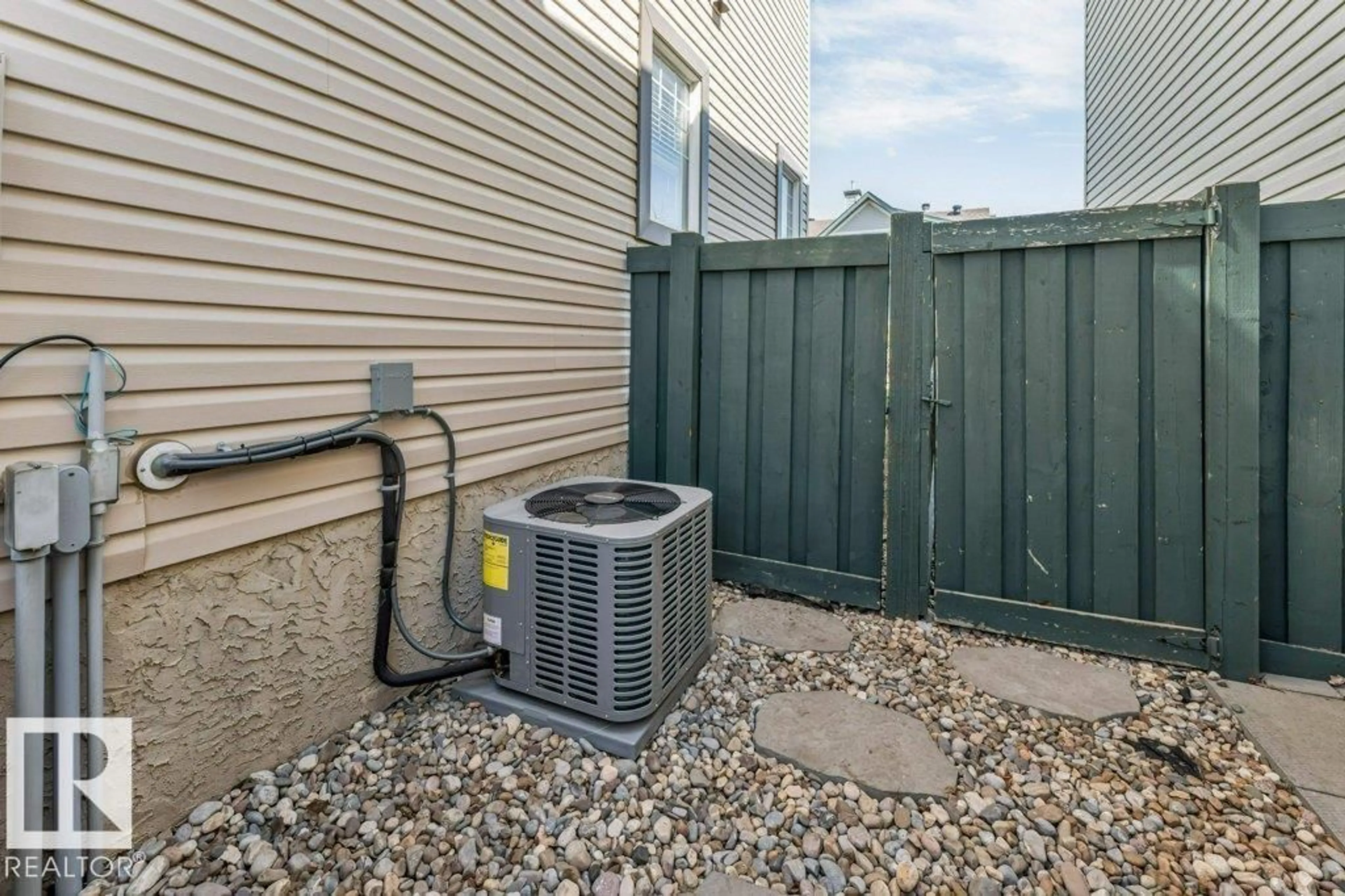 Patio, street for 1523 RUTHERFORD RD, Edmonton Alberta T6W1Y1