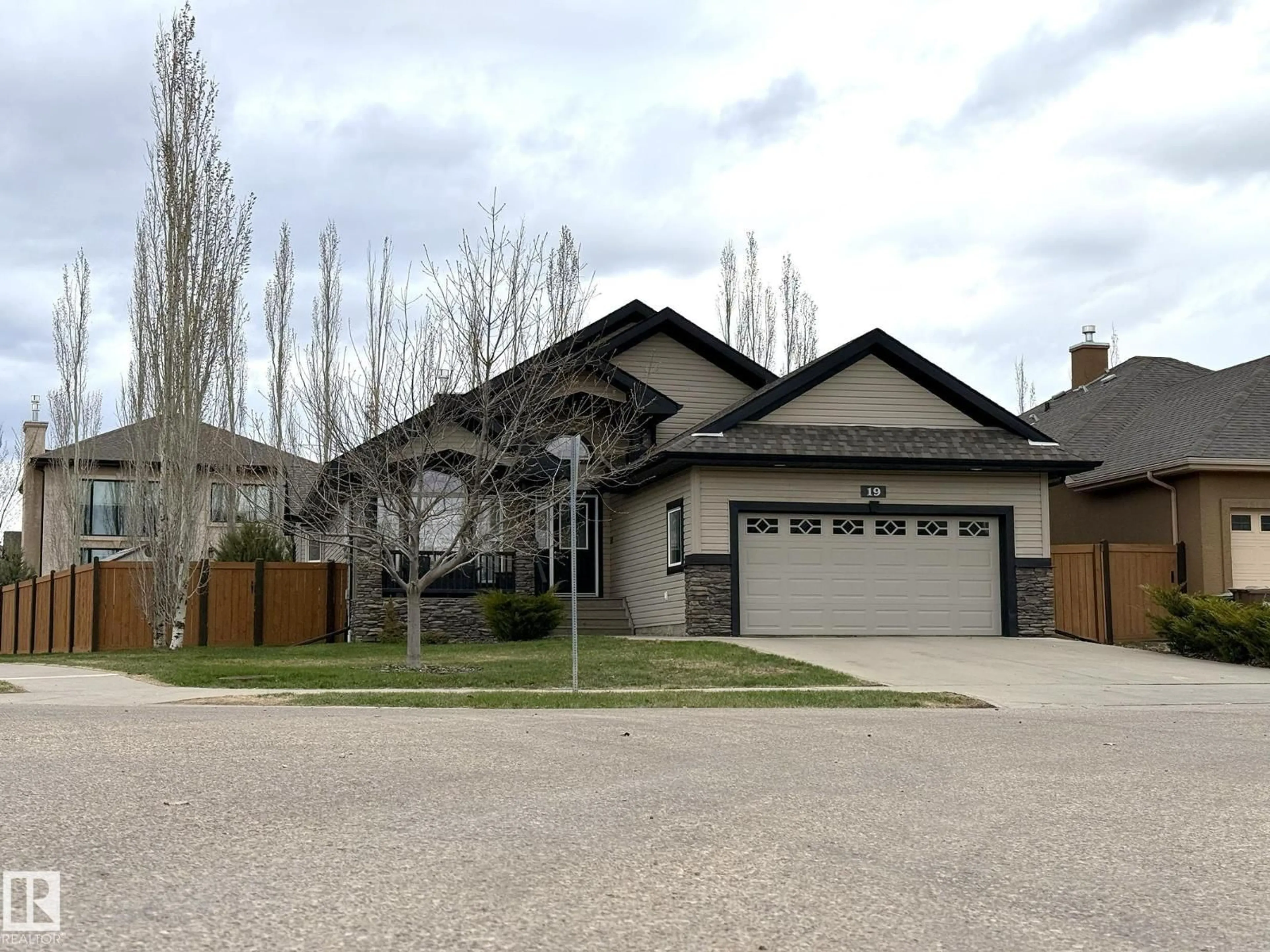 Home with vinyl exterior material, street for 19 NEWTON PL, St. Albert Alberta T8N3V8