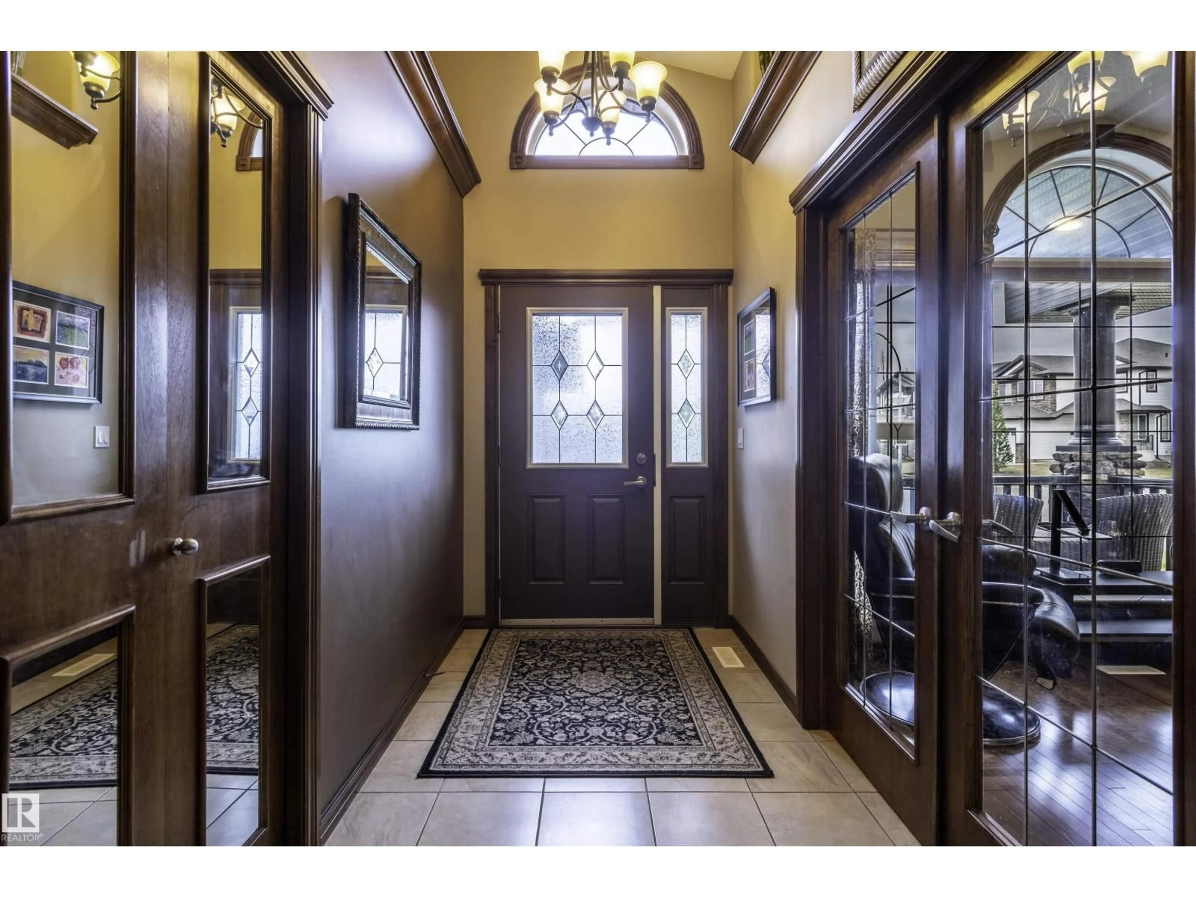Indoor foyer for 19 NEWTON PL, St. Albert Alberta T8N3V8