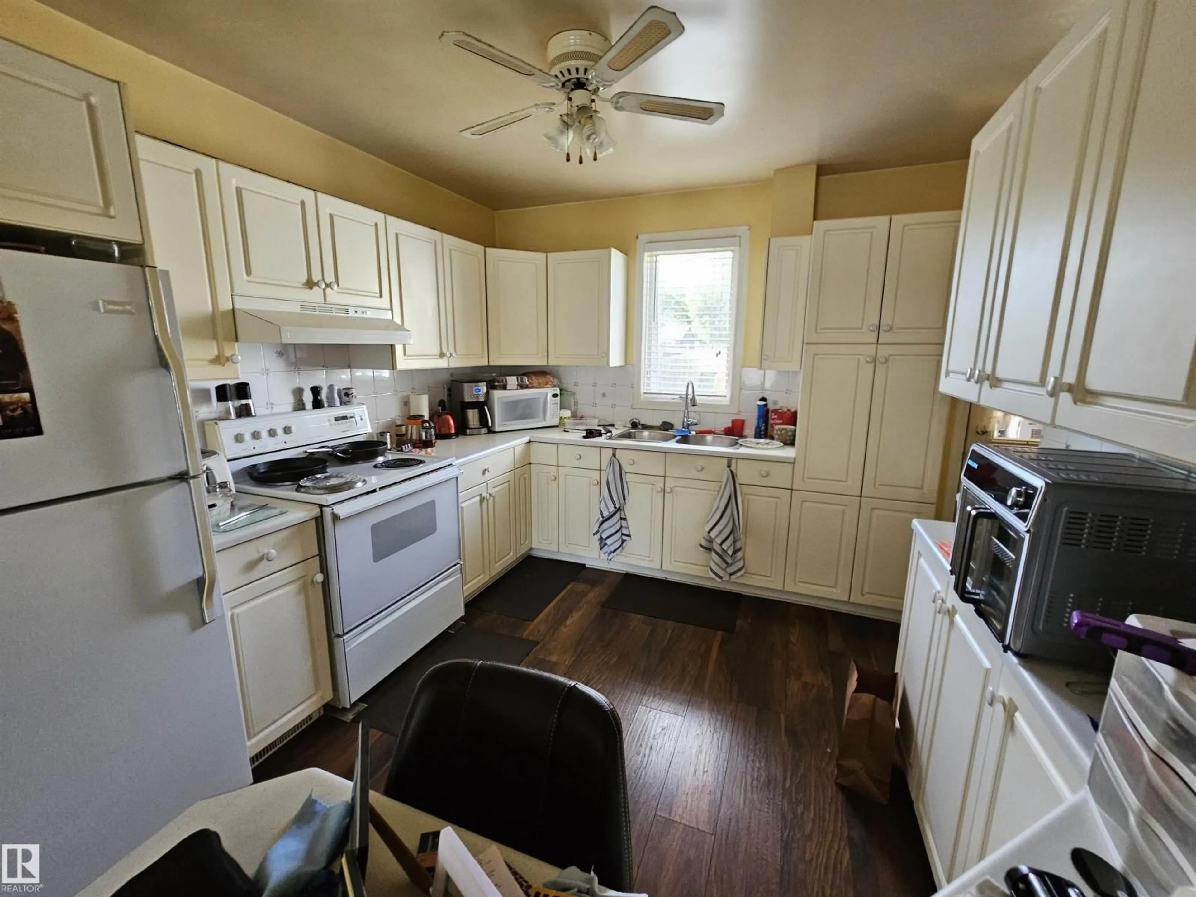 Standard kitchen, unknown for NW - 10438 147 ST, Edmonton Alberta T5N3C5