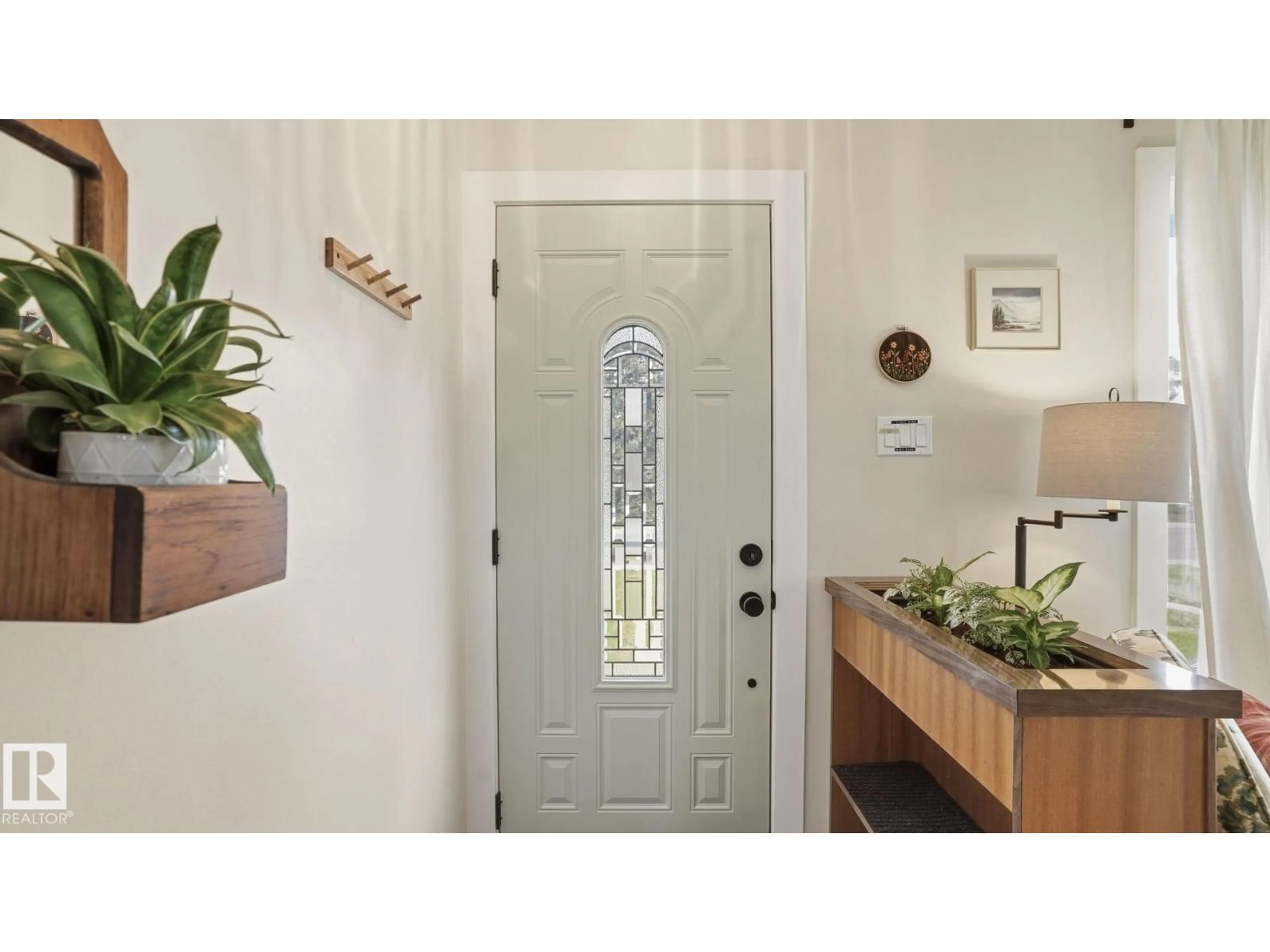 Indoor entryway for NW - 10651 61 ST, Edmonton Alberta T6A2L4