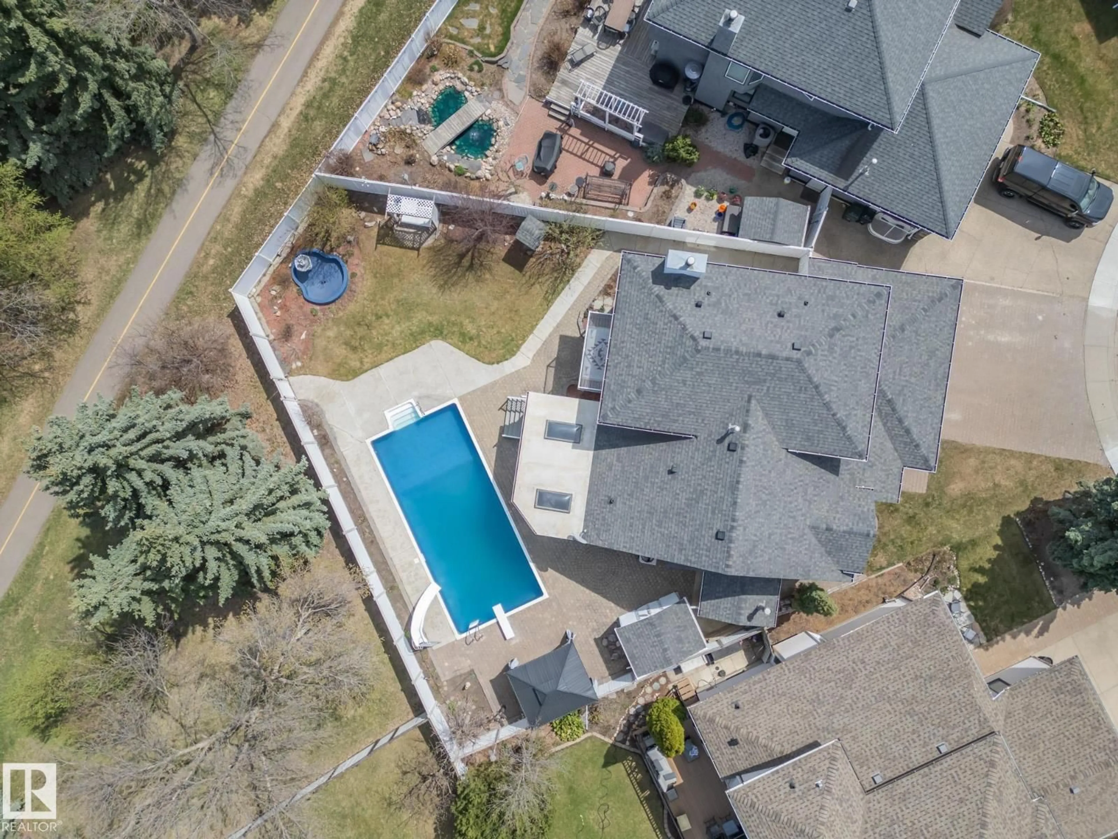 A pic from outside/outdoor area/front of a property/back of a property/a pic from drone, unknown for 23 MEADOWVIEW DR, Sherwood Park Alberta T8H1G6