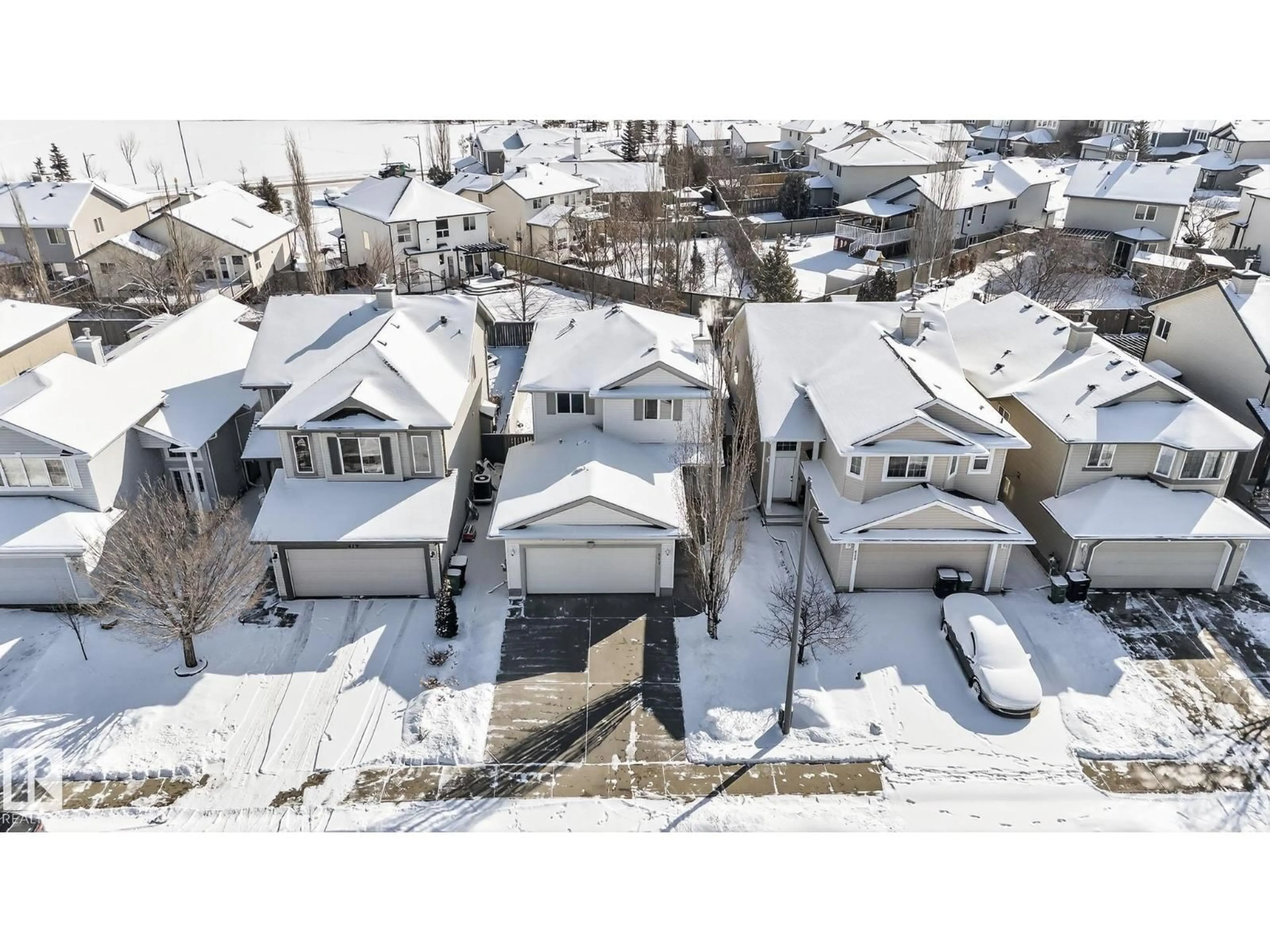A pic from outside/outdoor area/front of a property/back of a property/a pic from drone, street for 421 84 ST, Edmonton Alberta T6X1H9