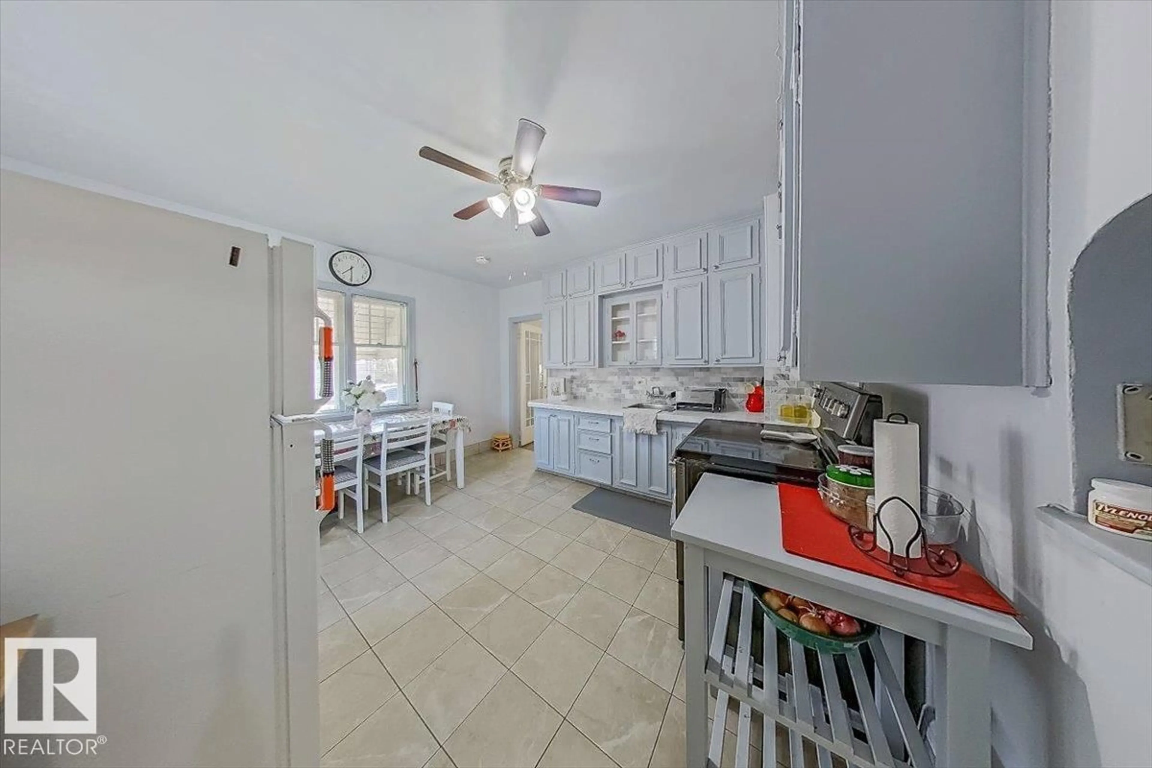 Standard kitchen, ceramic/tile floor for NW - 10939 96 ST, Edmonton Alberta T5H2K6