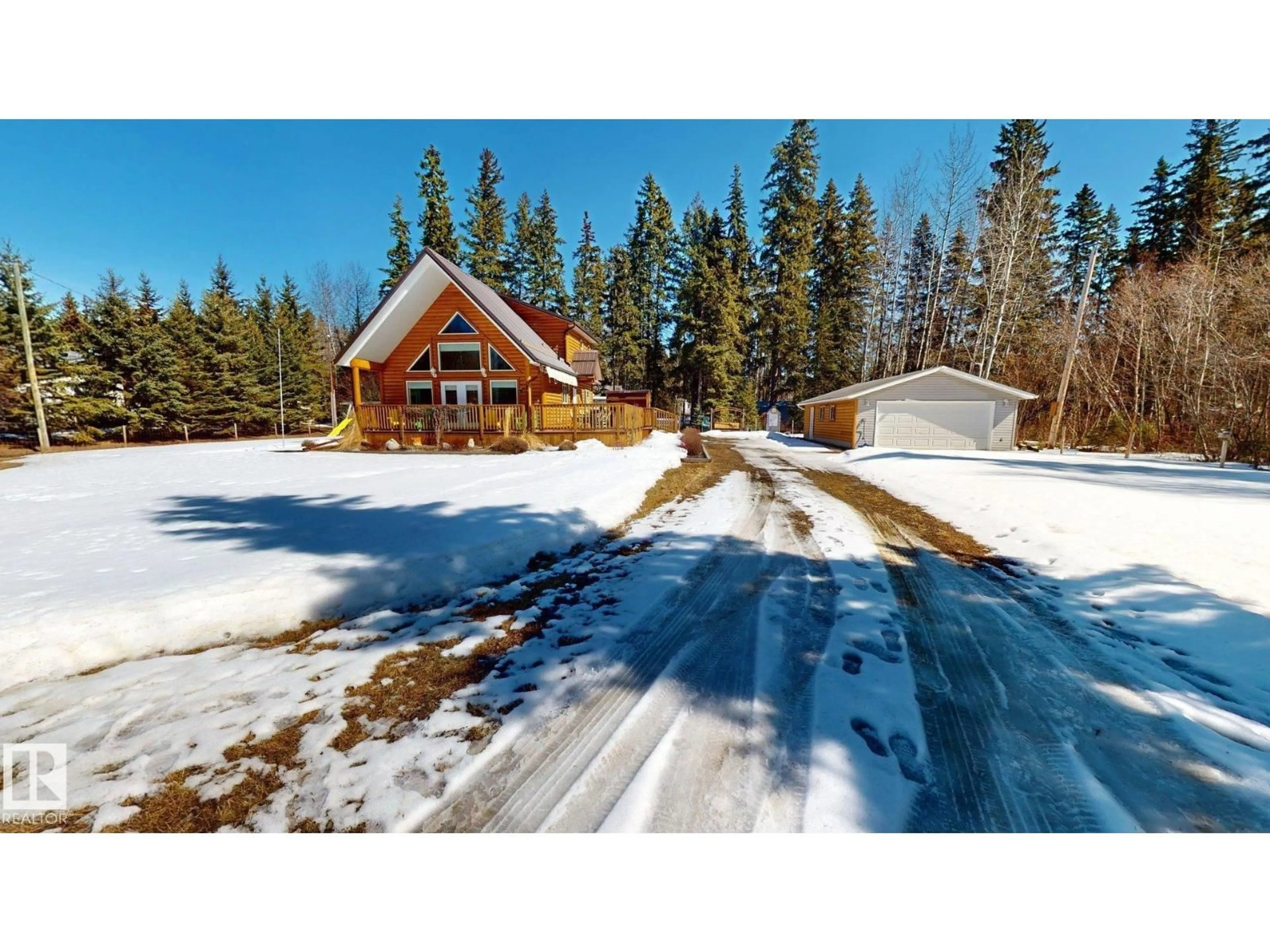 A pic from outside/outdoor area/front of a property/back of a property/a pic from drone, unknown for 6502 50 ST, Rural Wetaskiwin County Alberta T0C2C0