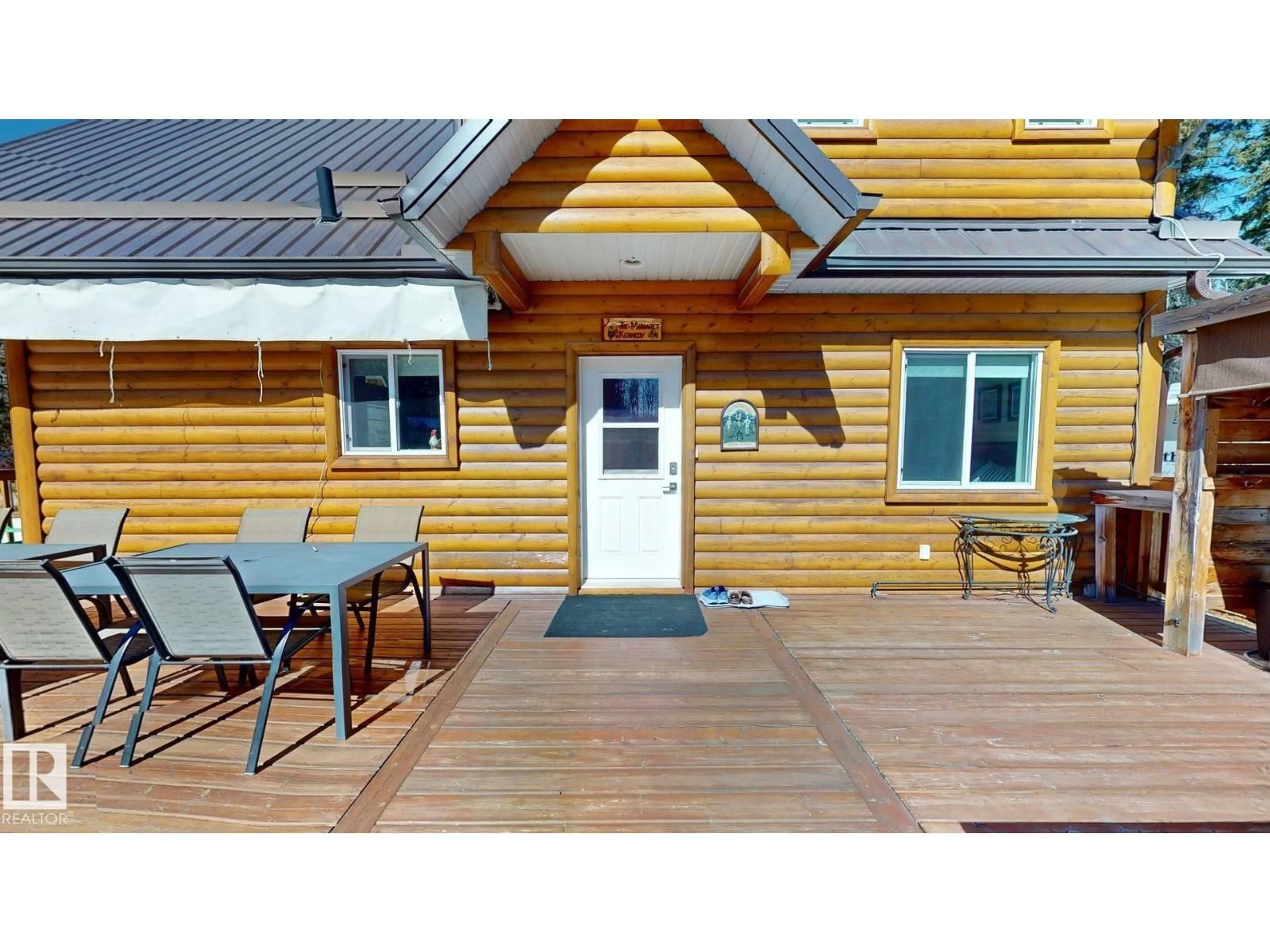 Patio, street for 6502 50 ST, Rural Wetaskiwin County Alberta T0C2C0