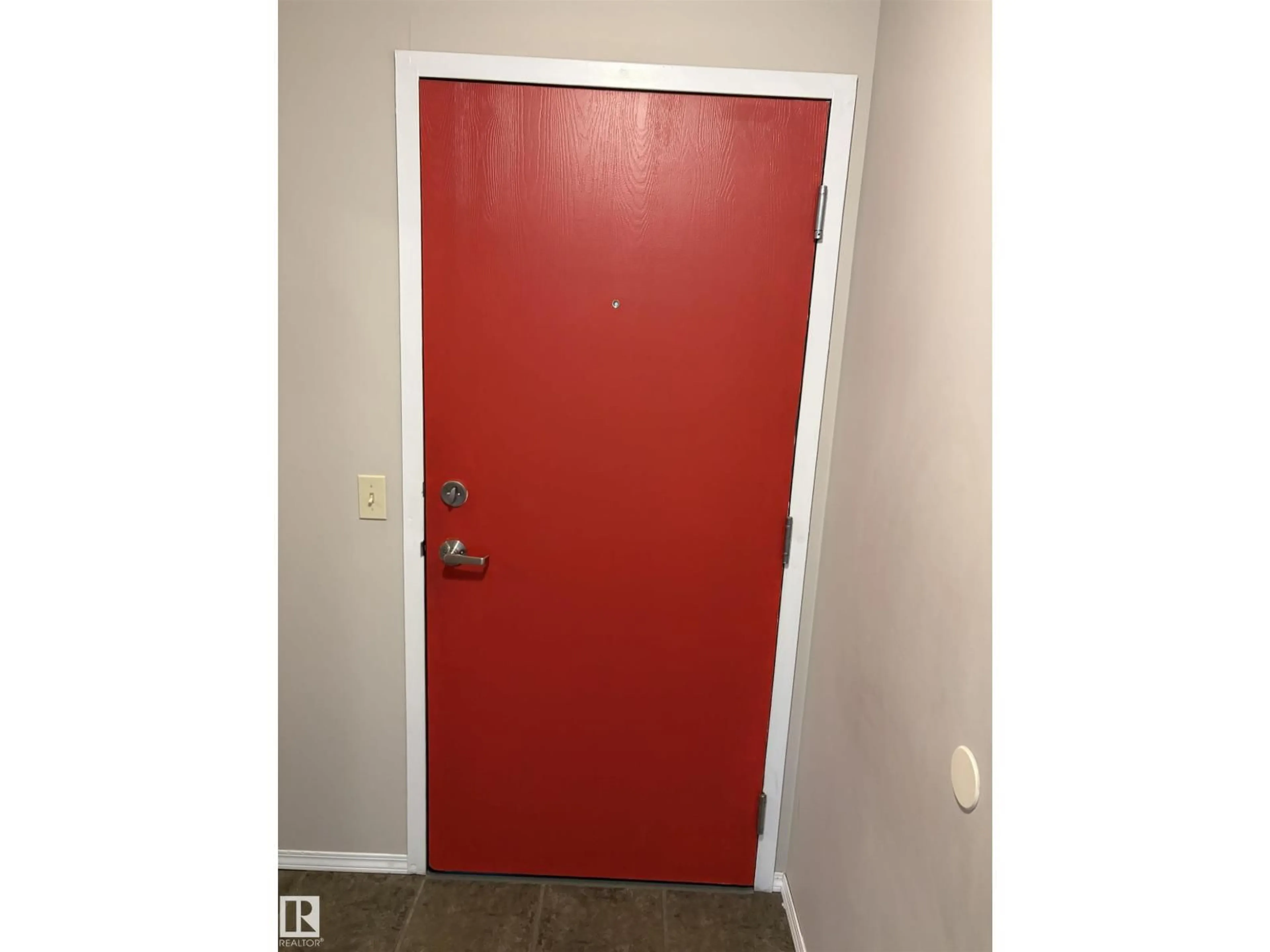 Indoor entryway for 304 - 9854 88 AV, Edmonton Alberta T6E2R3