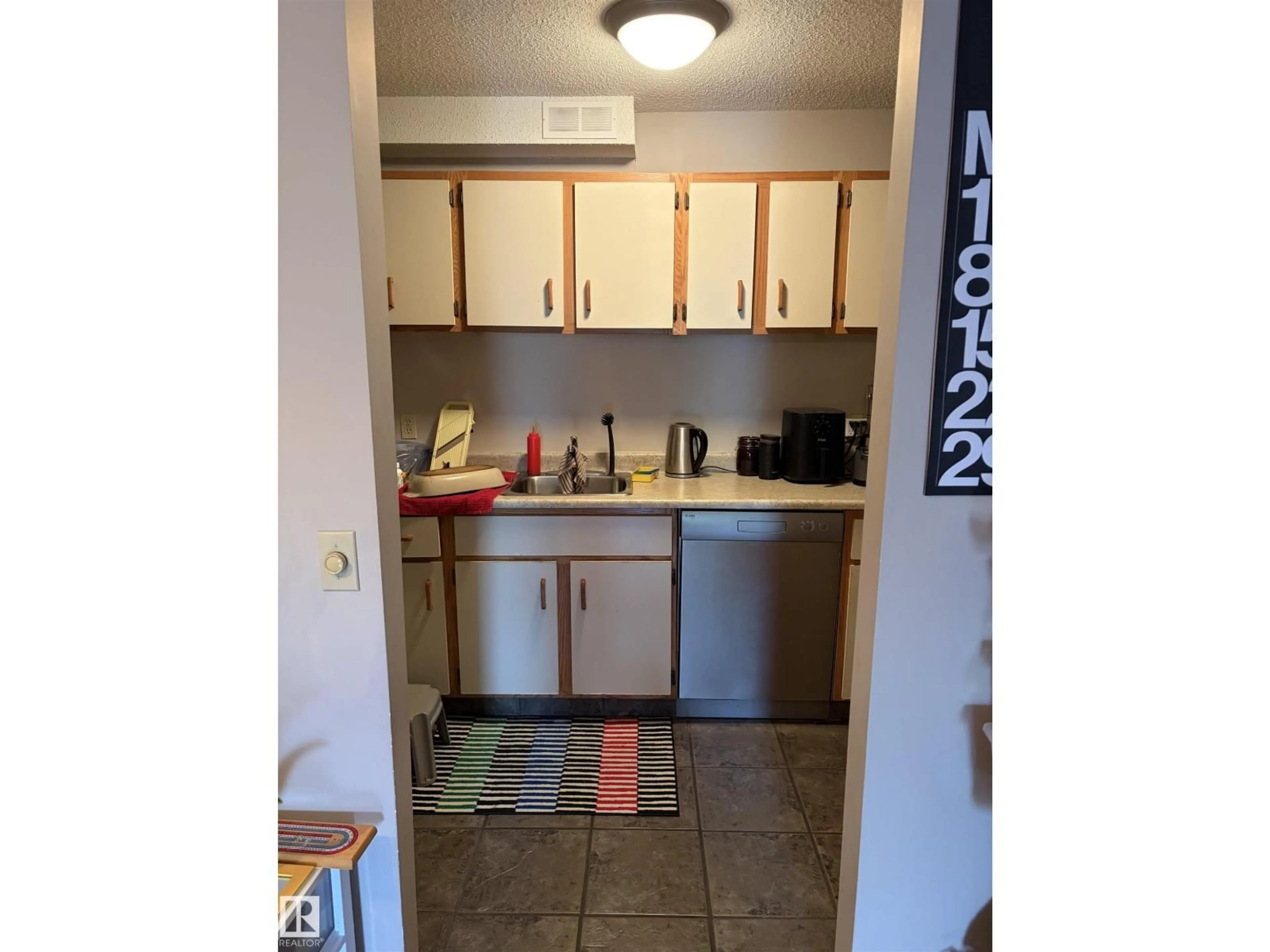 Standard kitchen, unknown for 304 - 9854 88 AV, Edmonton Alberta T6E2R3