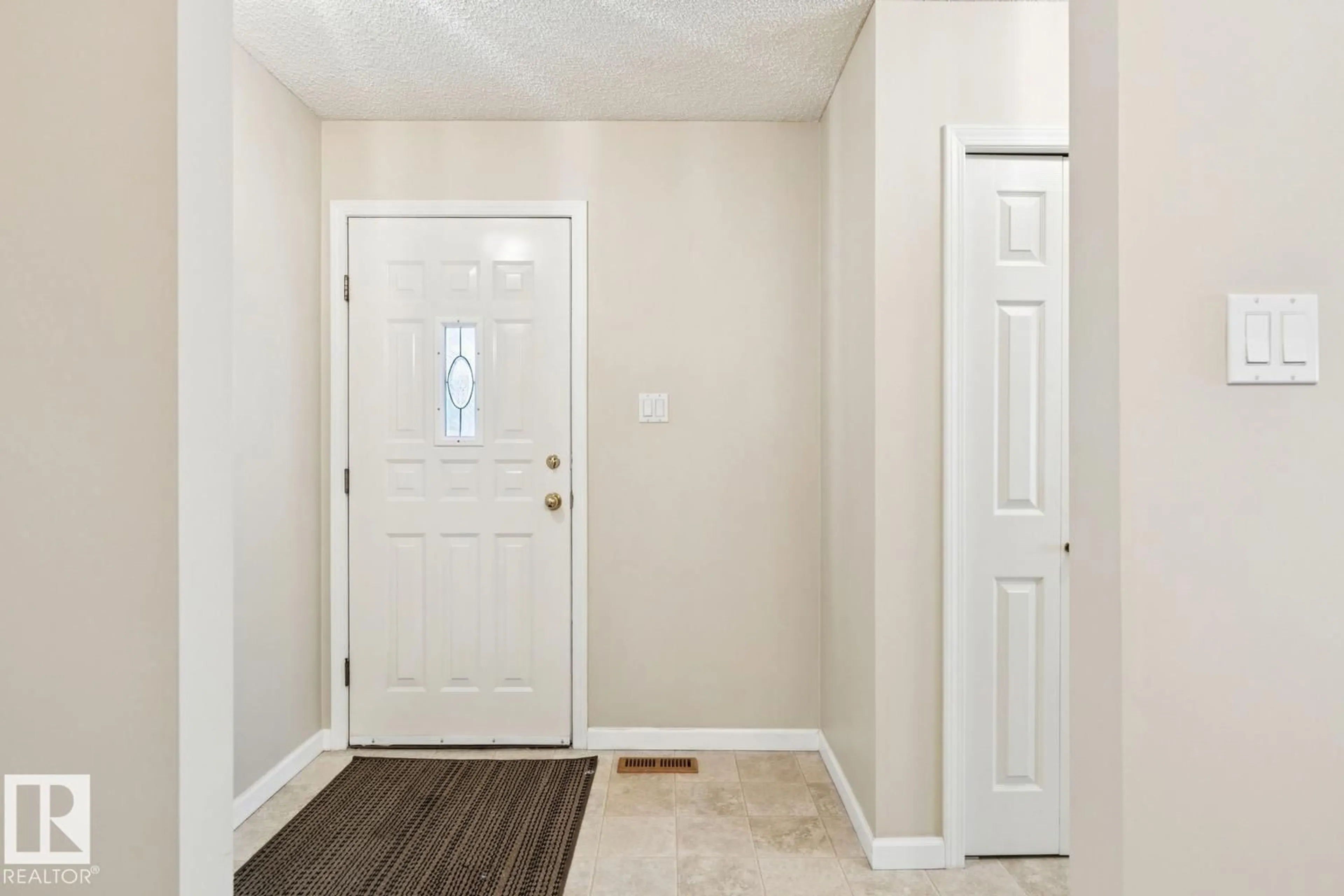 Indoor entryway for 303 - 38 TWIN BROOKS DR, Edmonton Alberta T6J6V3