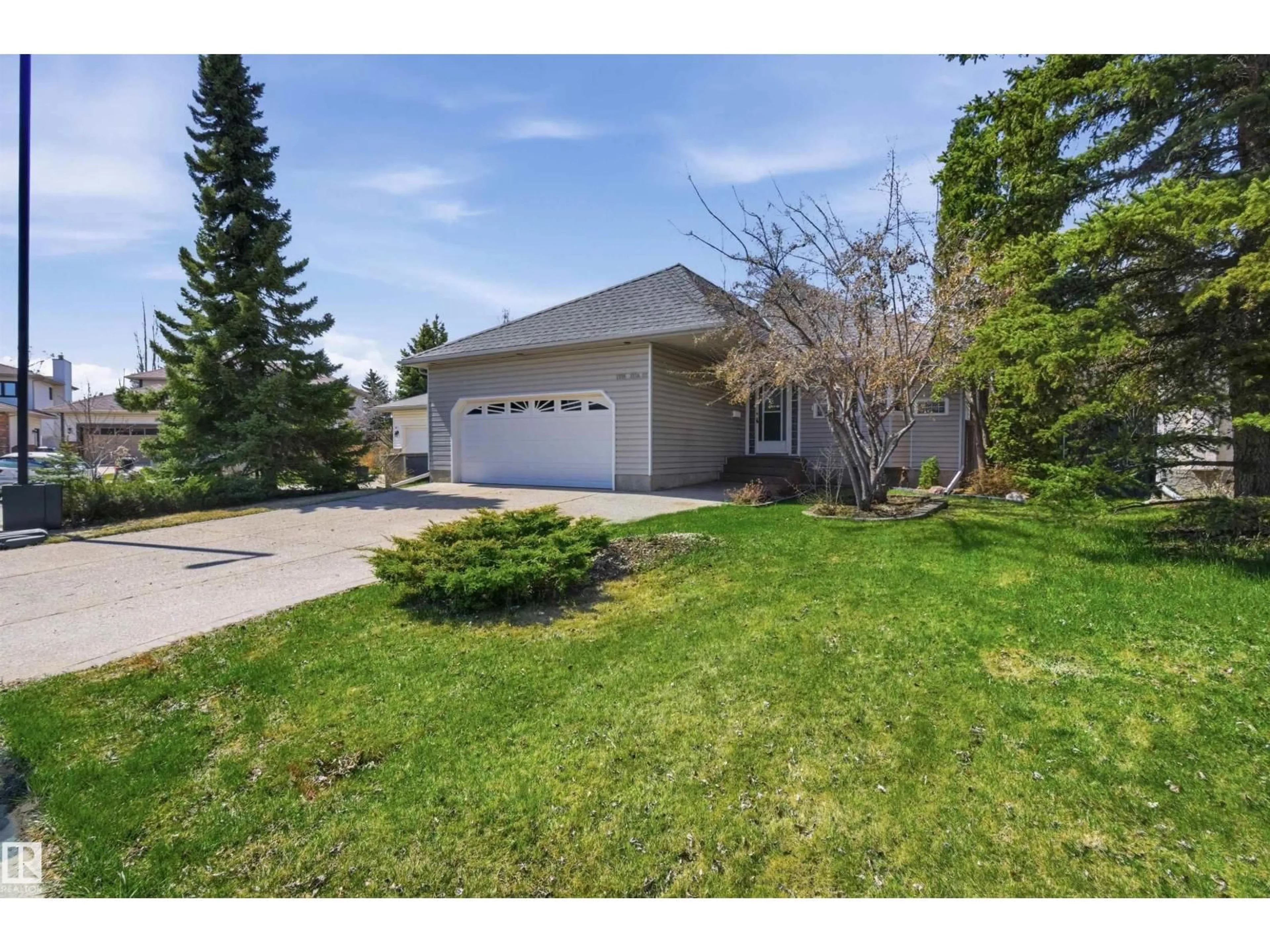 A pic from outside/outdoor area/front of a property/back of a property/a pic from drone, street for NW - 1116 111A ST, Edmonton Alberta T6J6R9