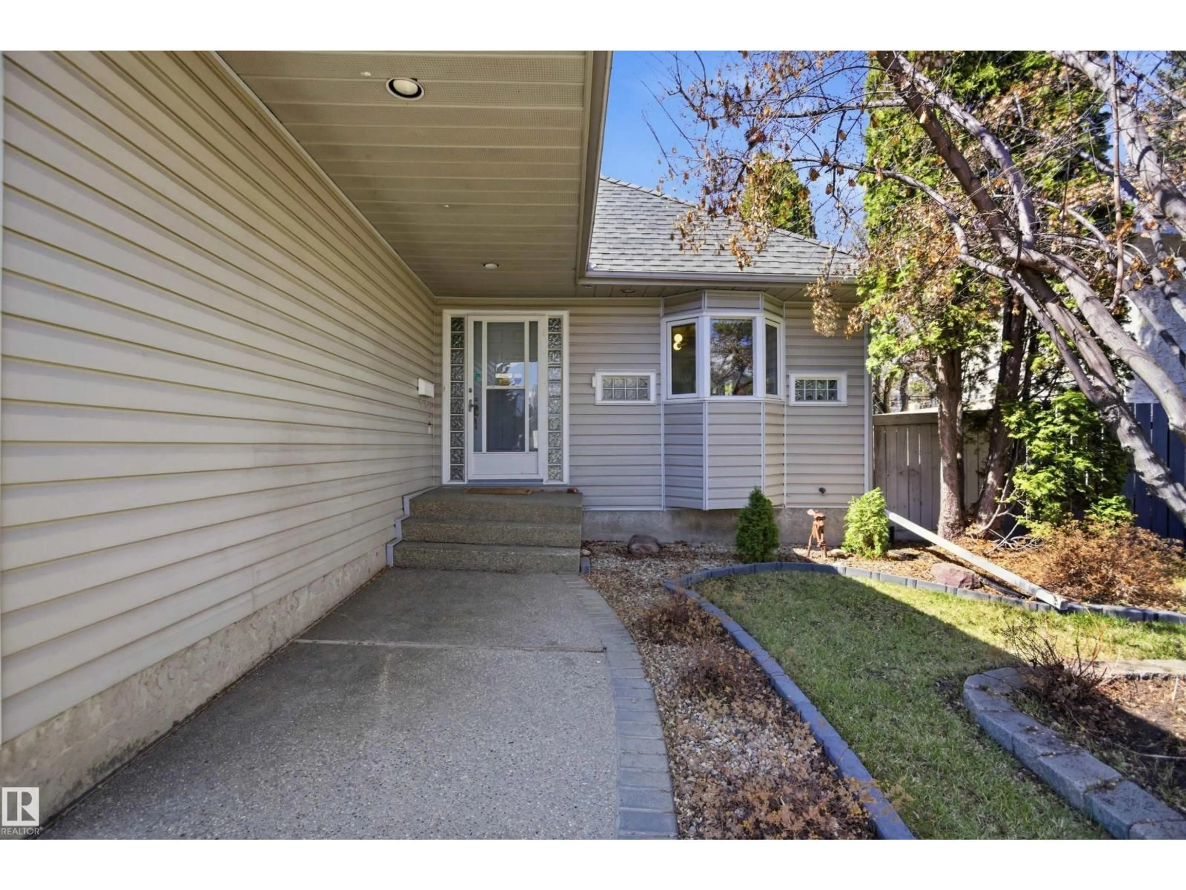 Indoor entryway for NW - 1116 111A ST, Edmonton Alberta T6J6R9