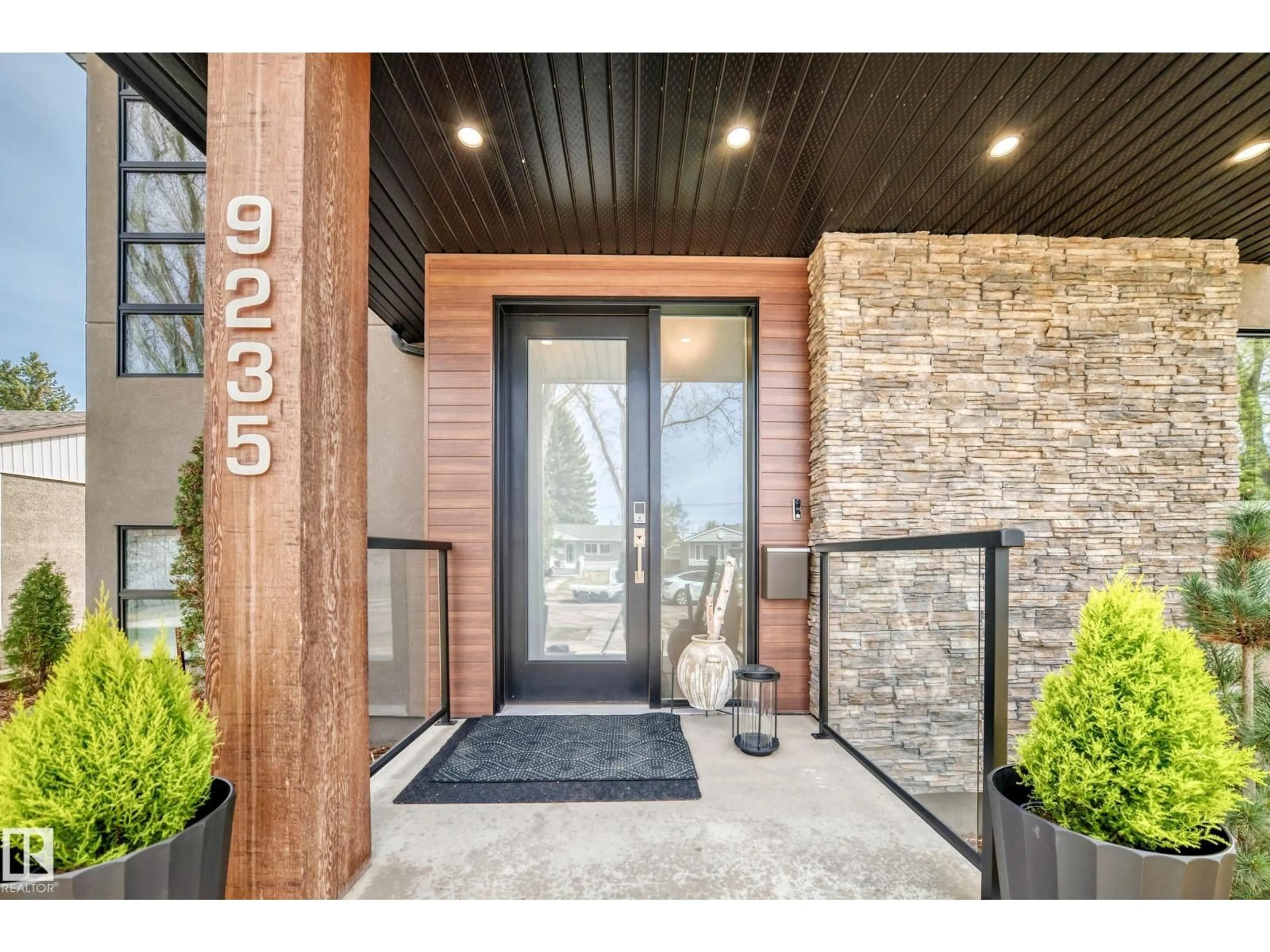 Indoor entryway for NW - 9235 148 ST, Edmonton Alberta T5R1A4