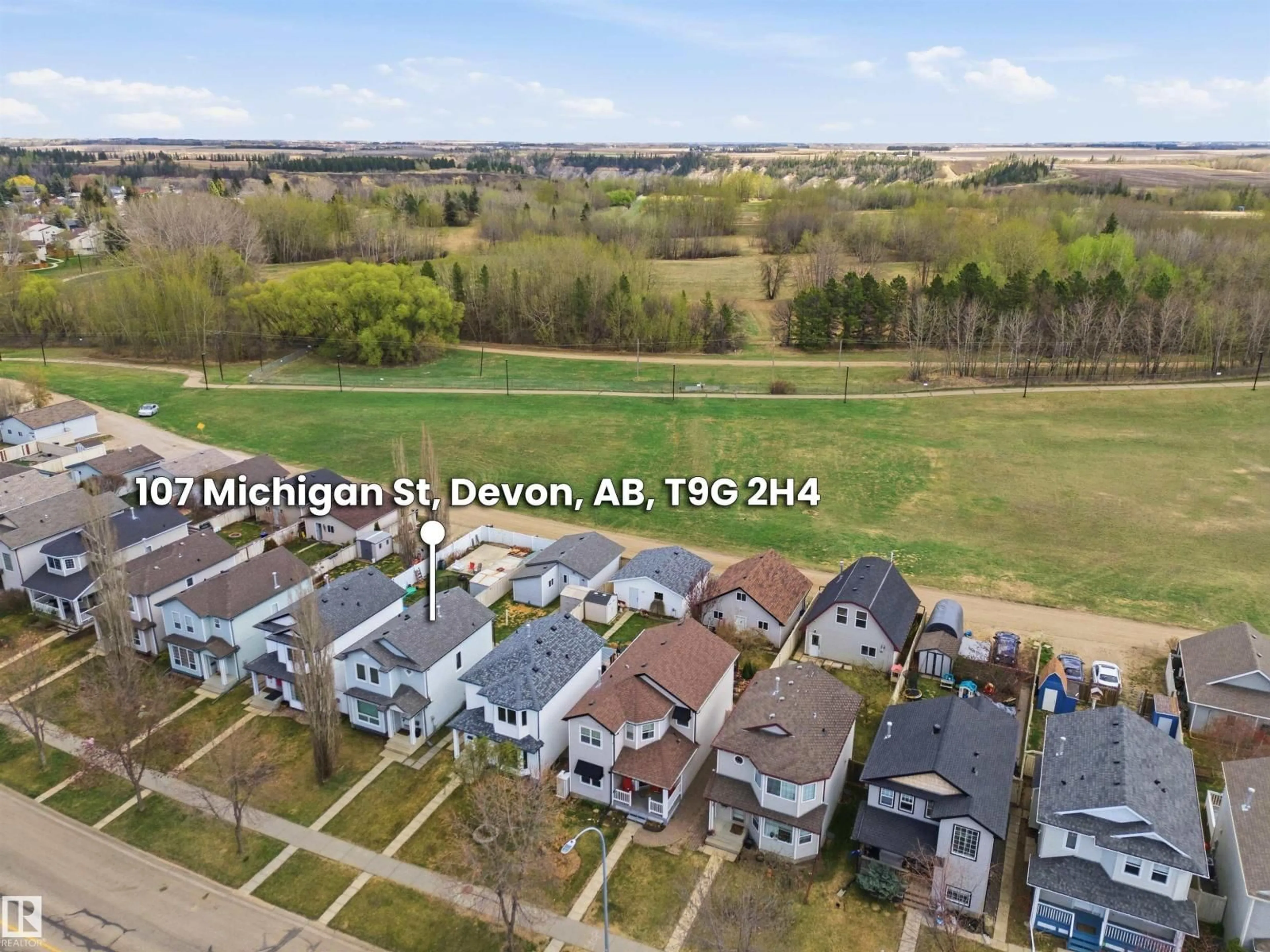A pic from outside/outdoor area/front of a property/back of a property/a pic from drone, street for 107 MICHIGAN ST, Devon Alberta T9G2H4