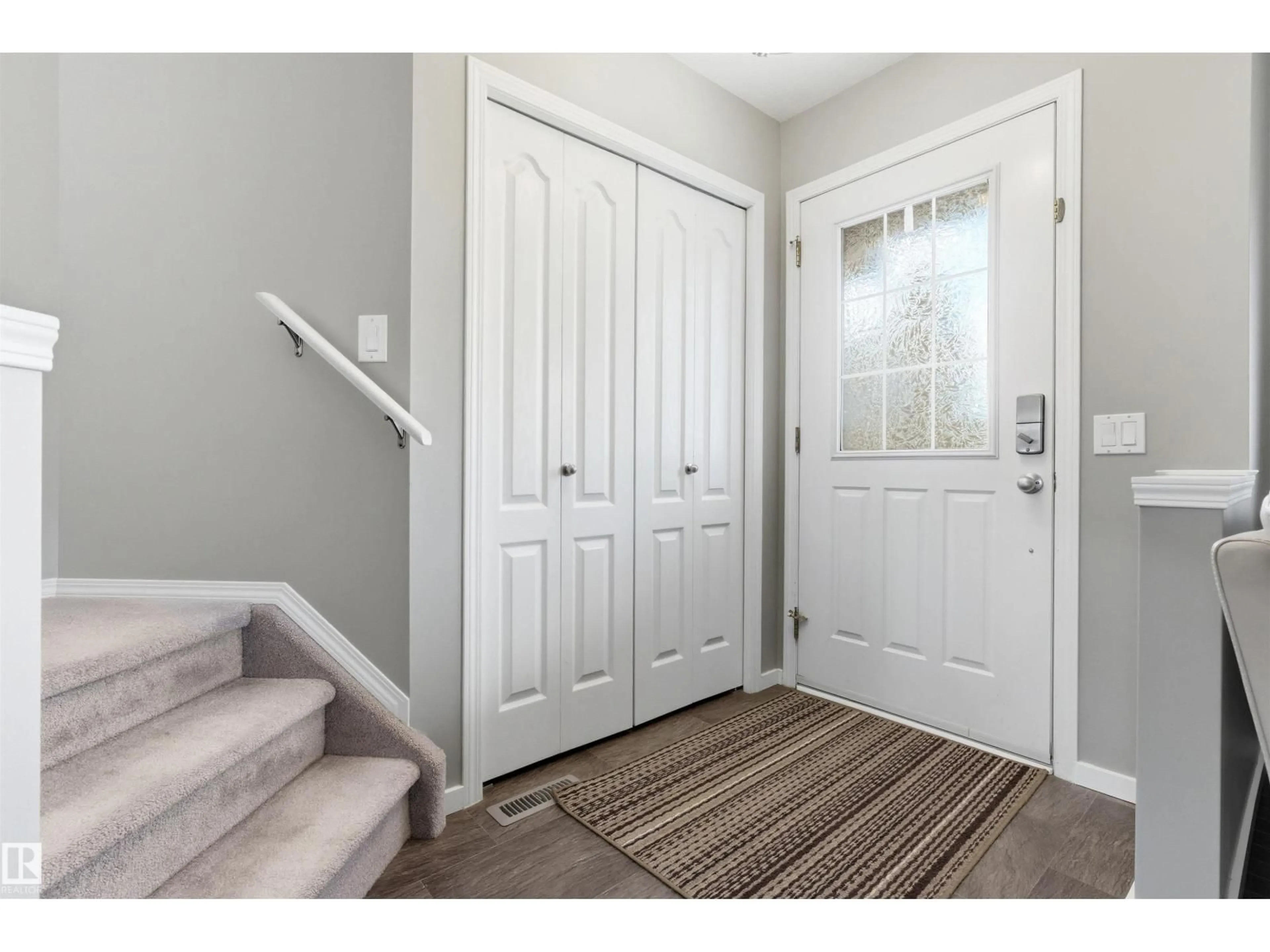 Indoor entryway for 107 MICHIGAN ST, Devon Alberta T9G2H4