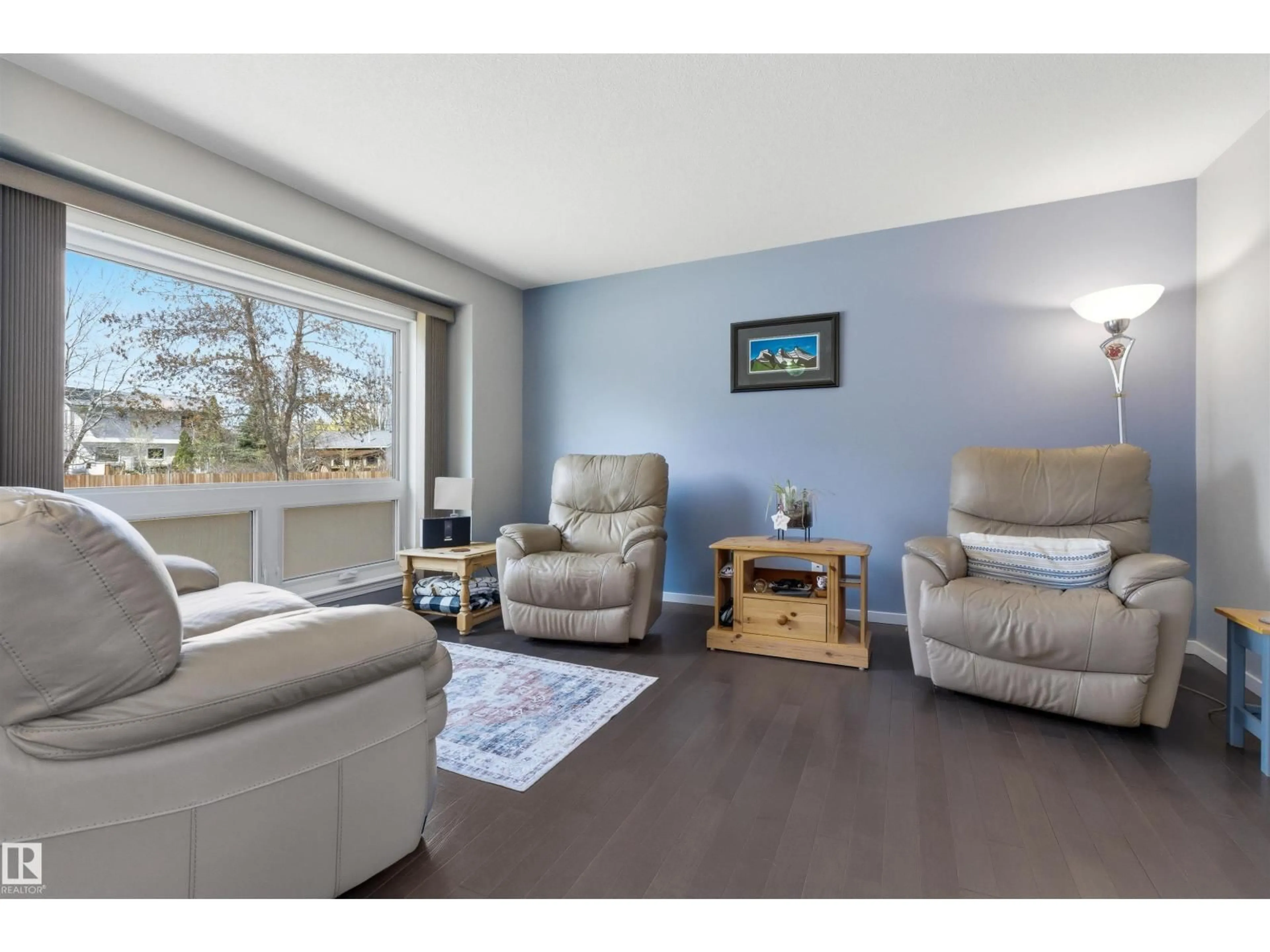 Living room with furniture, wood/laminate floor for 107 MICHIGAN ST, Devon Alberta T9G2H4