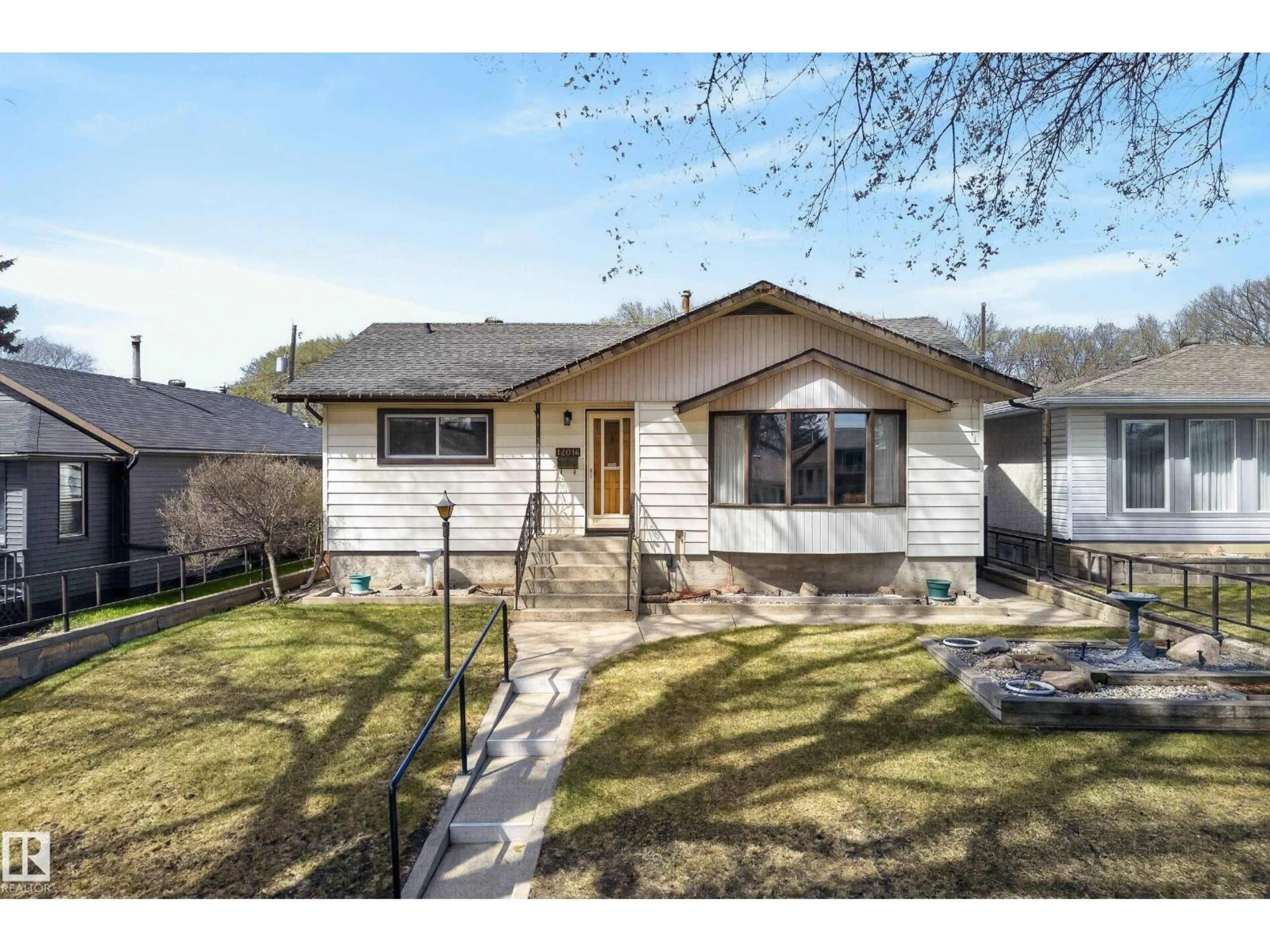 Unknown for 12016 51 ST, Edmonton Alberta T5W3G7