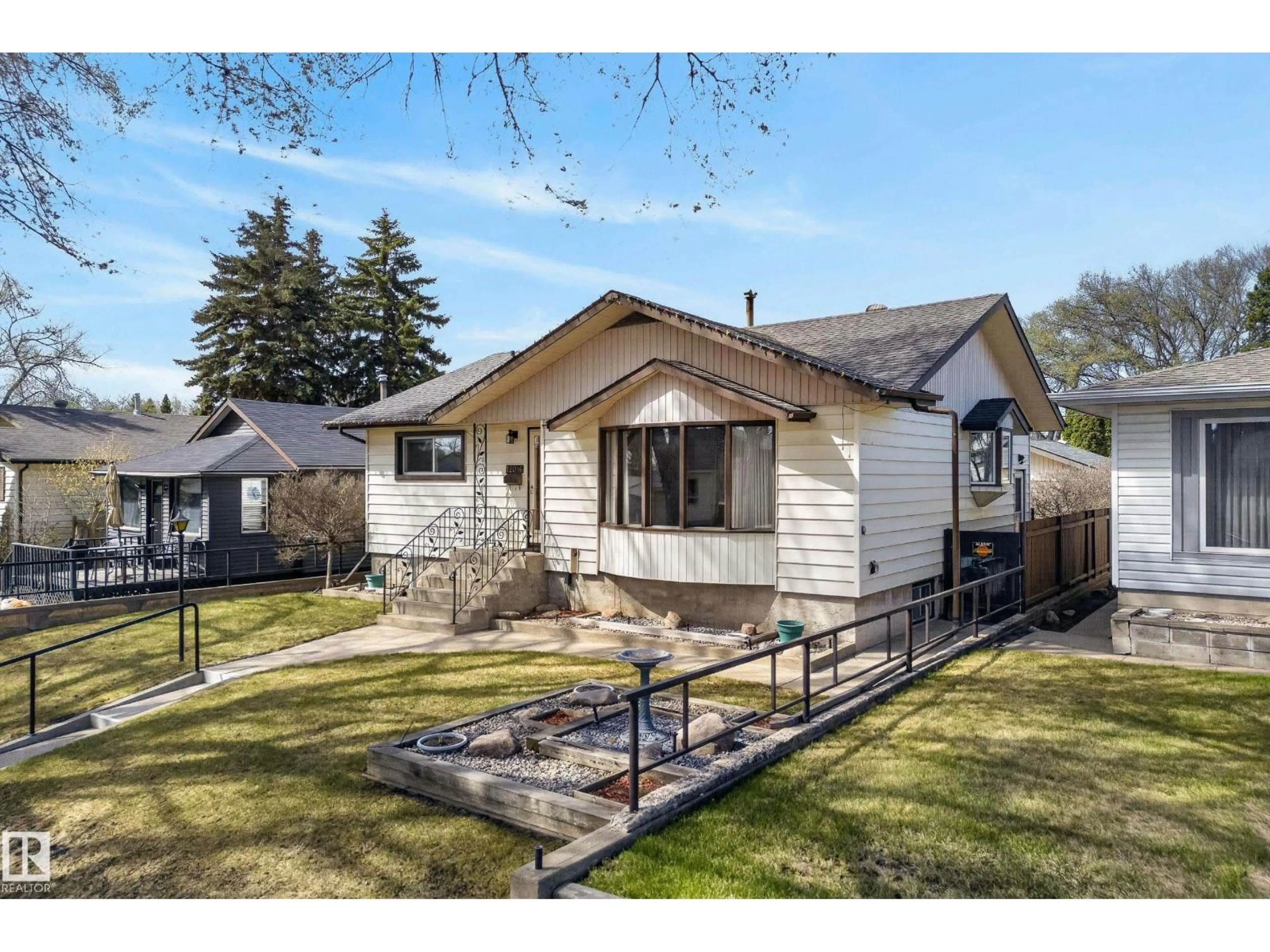 Unknown for 12016 51 ST, Edmonton Alberta T5W3G7