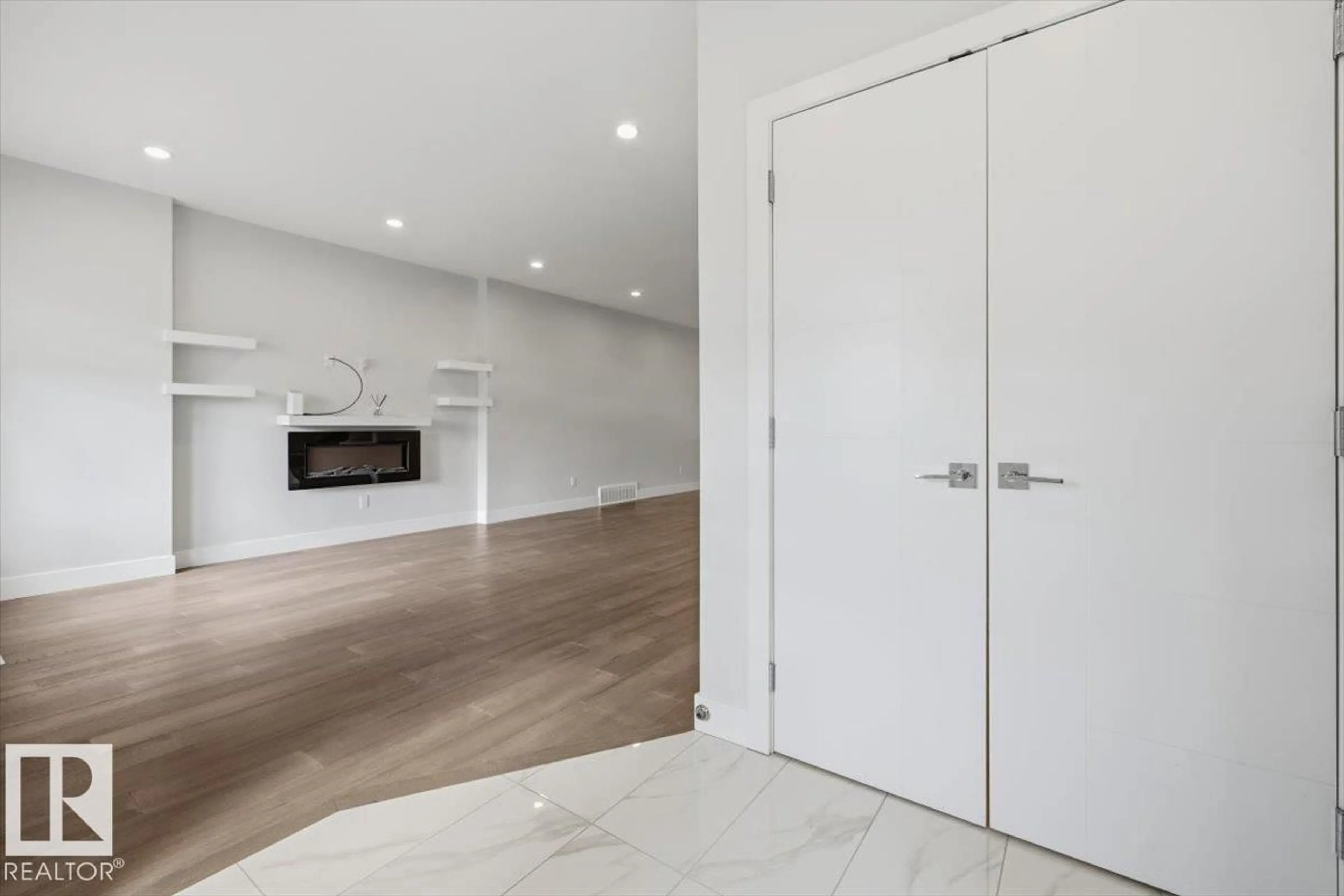 Unknown for 9933 79 ST, Edmonton Alberta T6A3G2