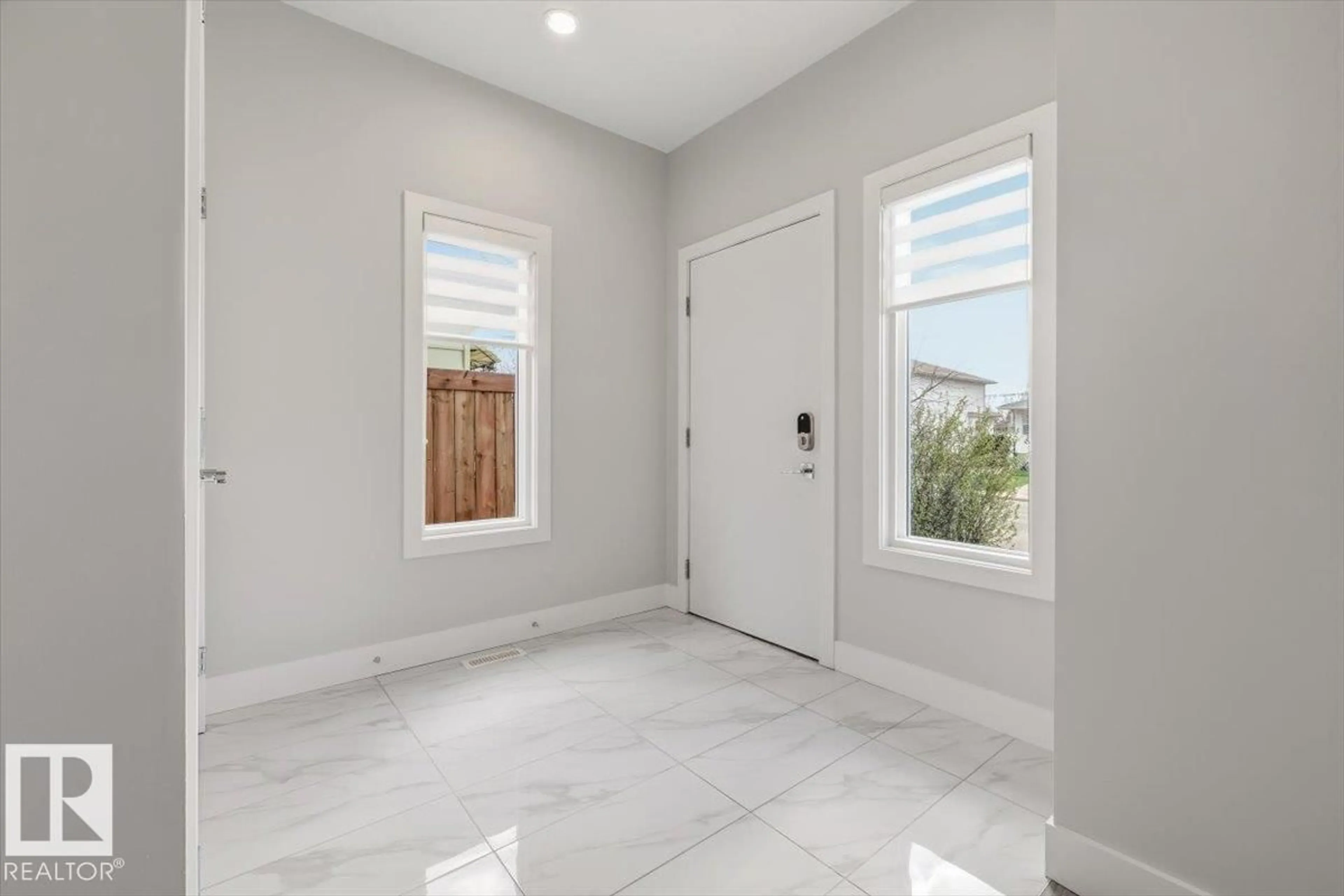 Indoor entryway for 9933 79 ST, Edmonton Alberta T6A3G2