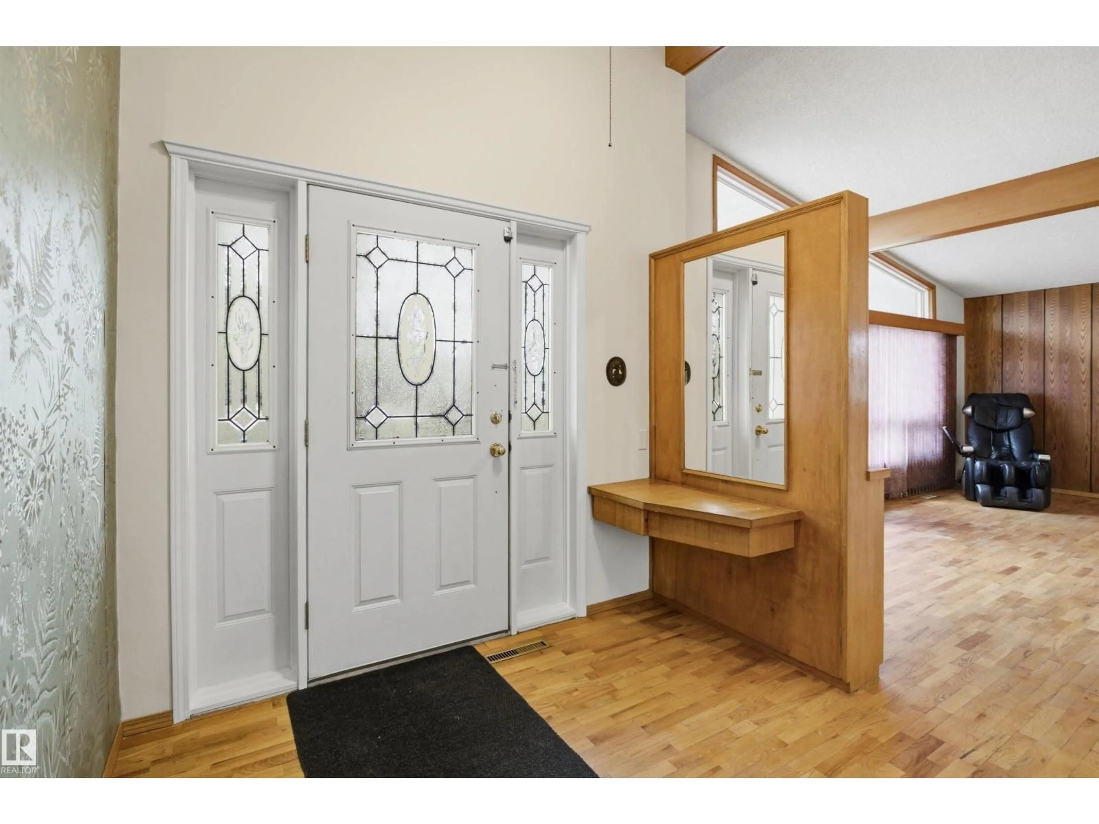 Indoor foyer for 6820 98 AV, Edmonton Alberta T6A0A5