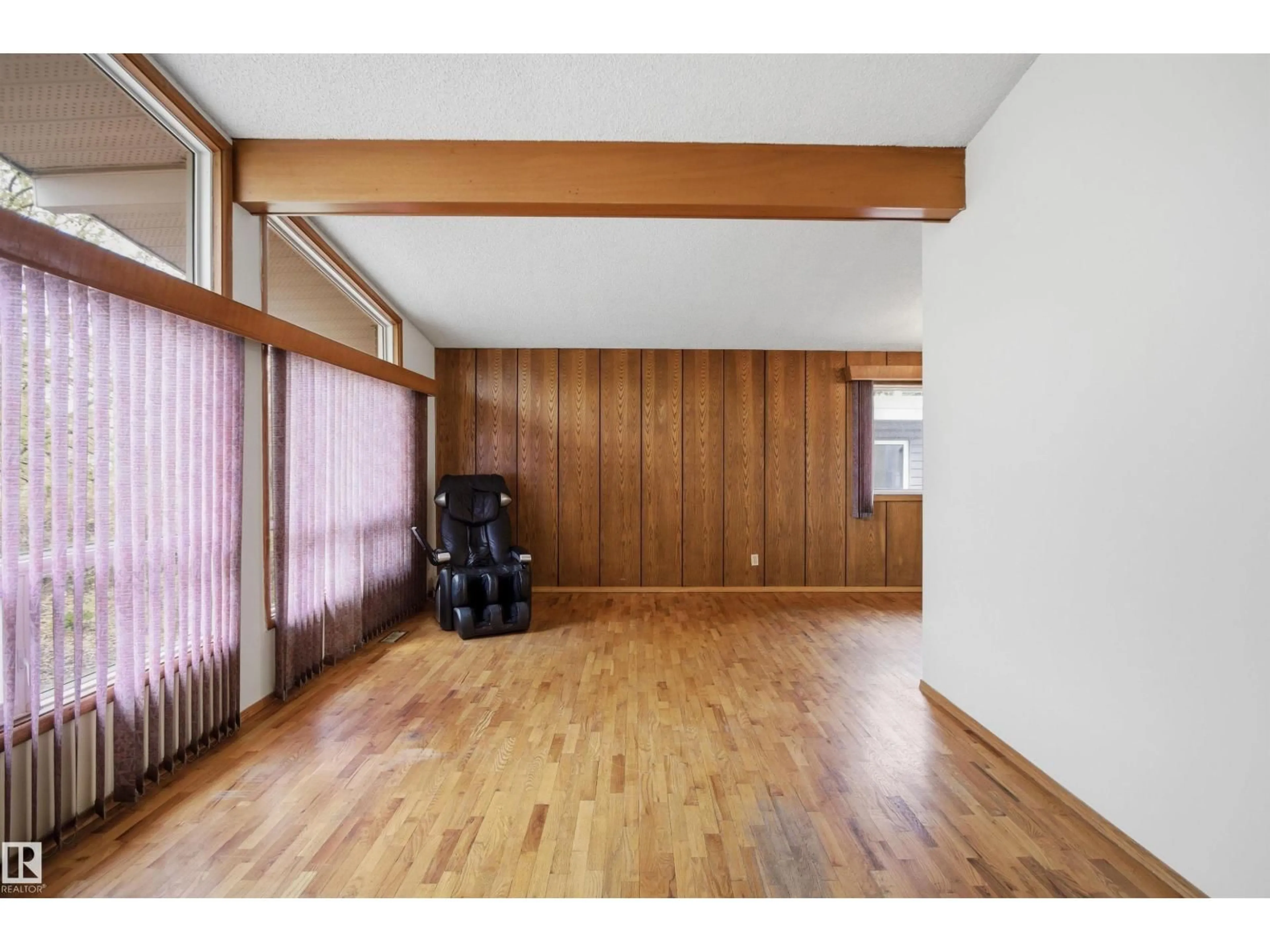 Unknown for 6820 98 AV, Edmonton Alberta T6A0A5