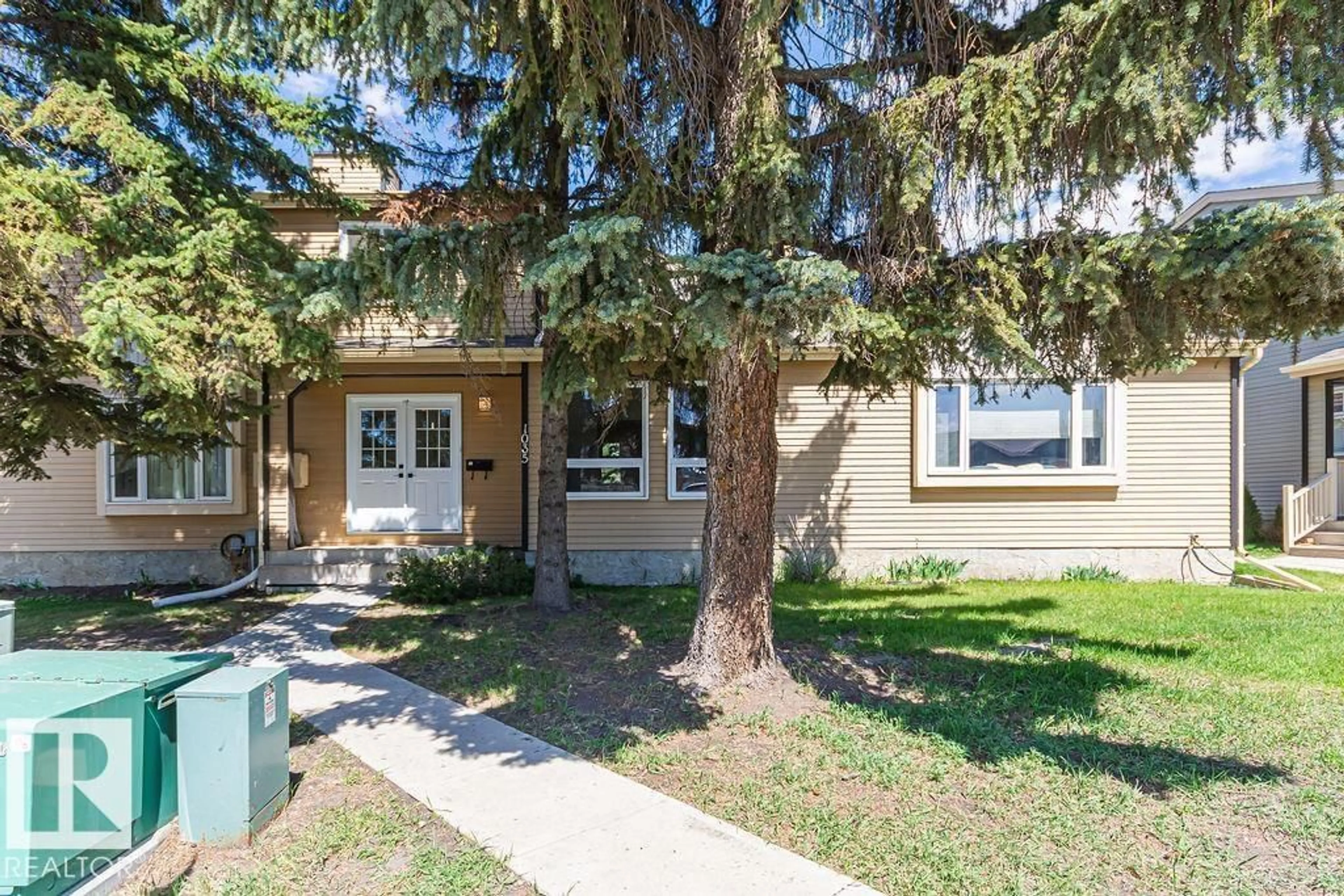 Unknown for 1035 VILLAGE DR, Sherwood Park Alberta T8A4L4