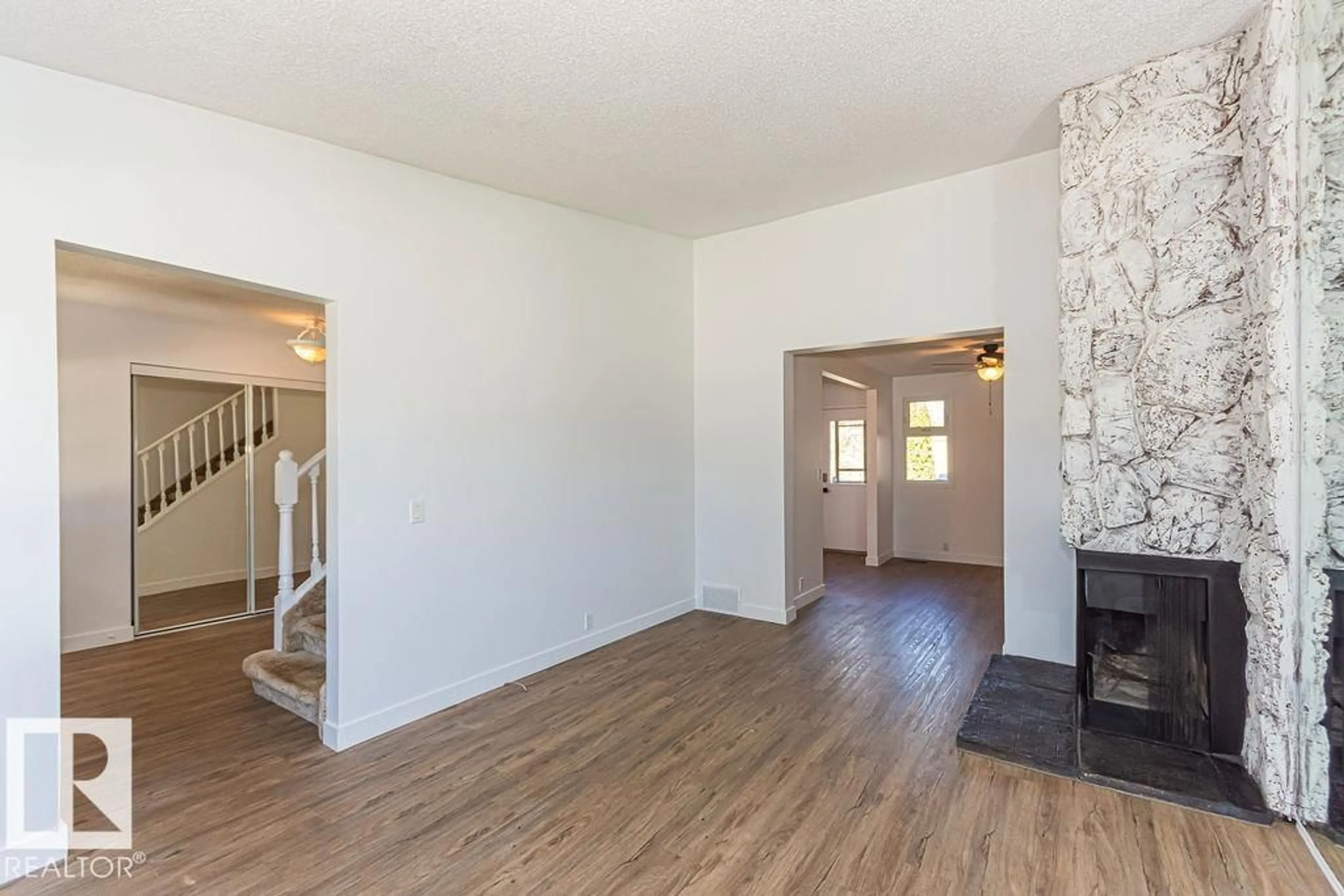Unknown for 1035 VILLAGE DR, Sherwood Park Alberta T8A4L4
