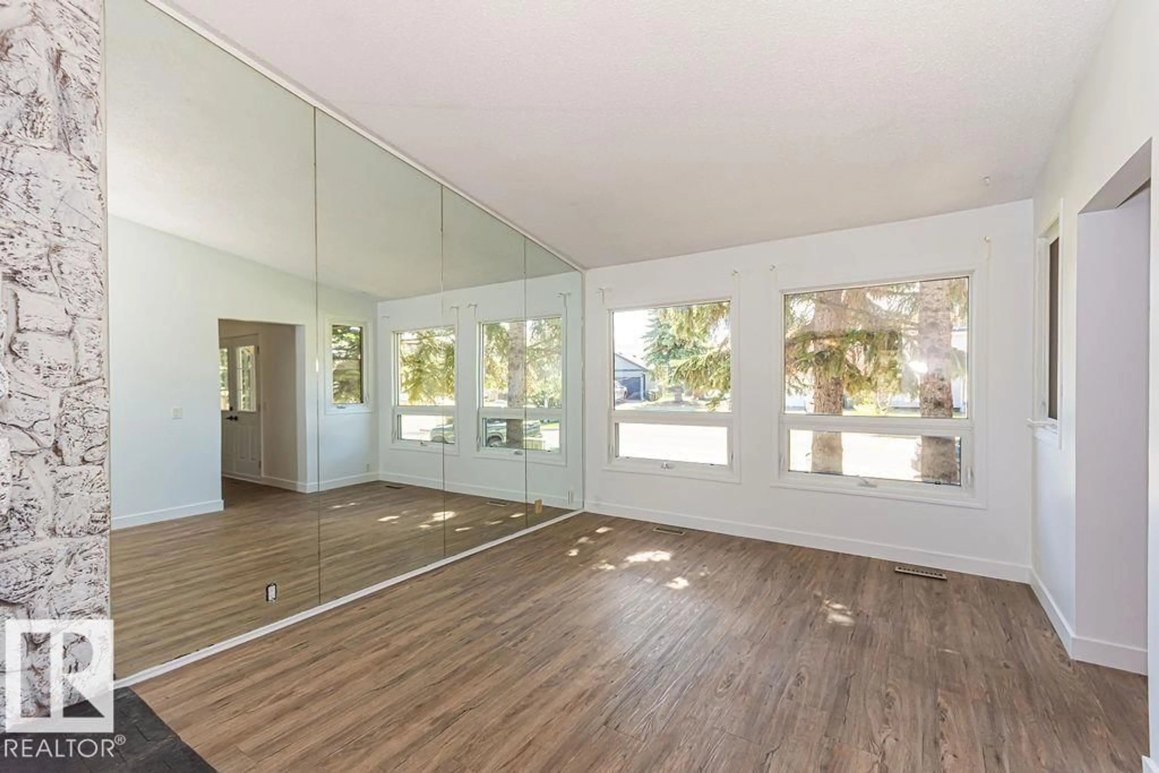 A pic of a room for 1035 VILLAGE DR, Sherwood Park Alberta T8A4L4