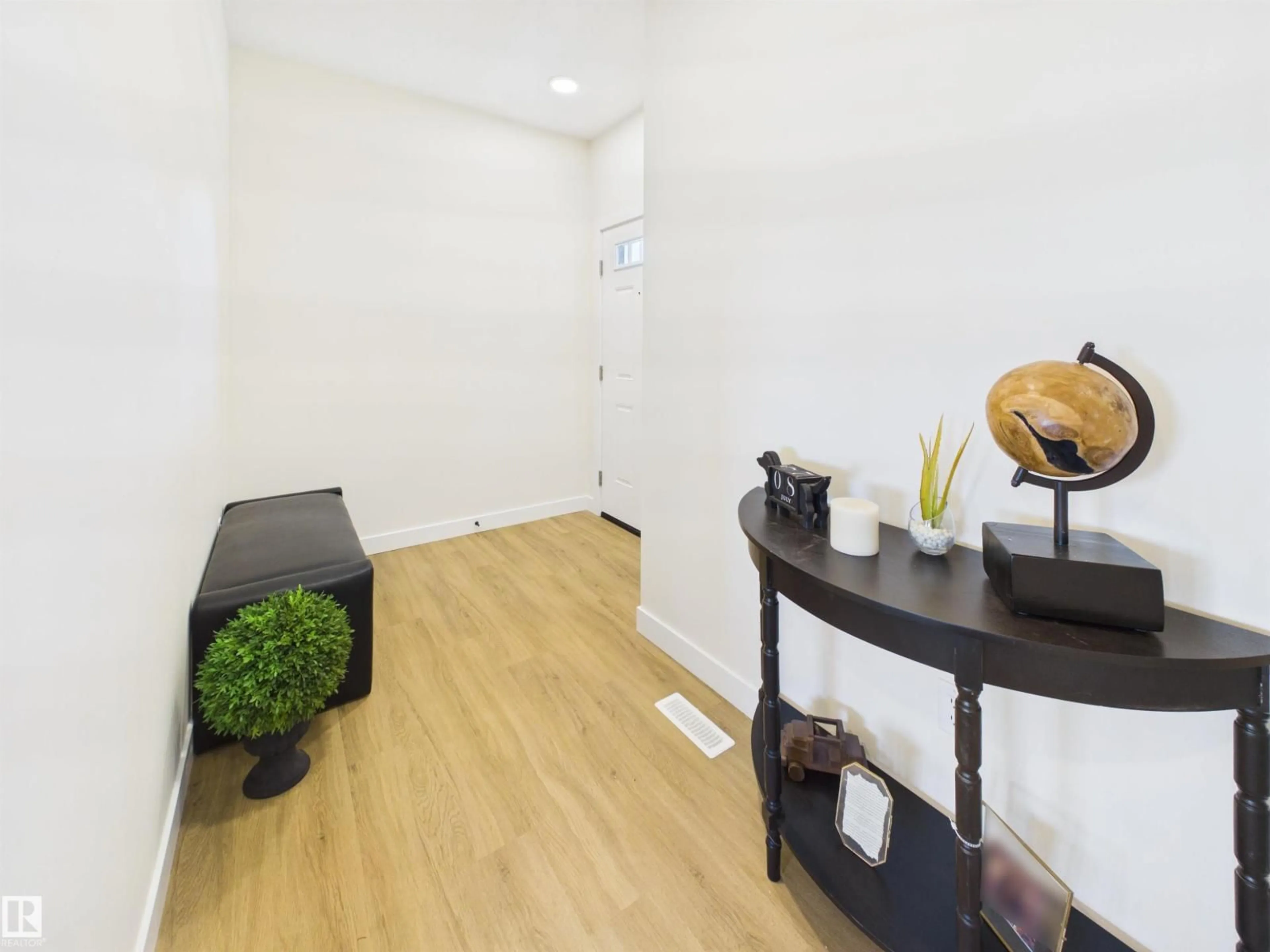 Indoor entryway for 53 SUMAC CL, Fort Saskatchewan Alberta T8L0Z9