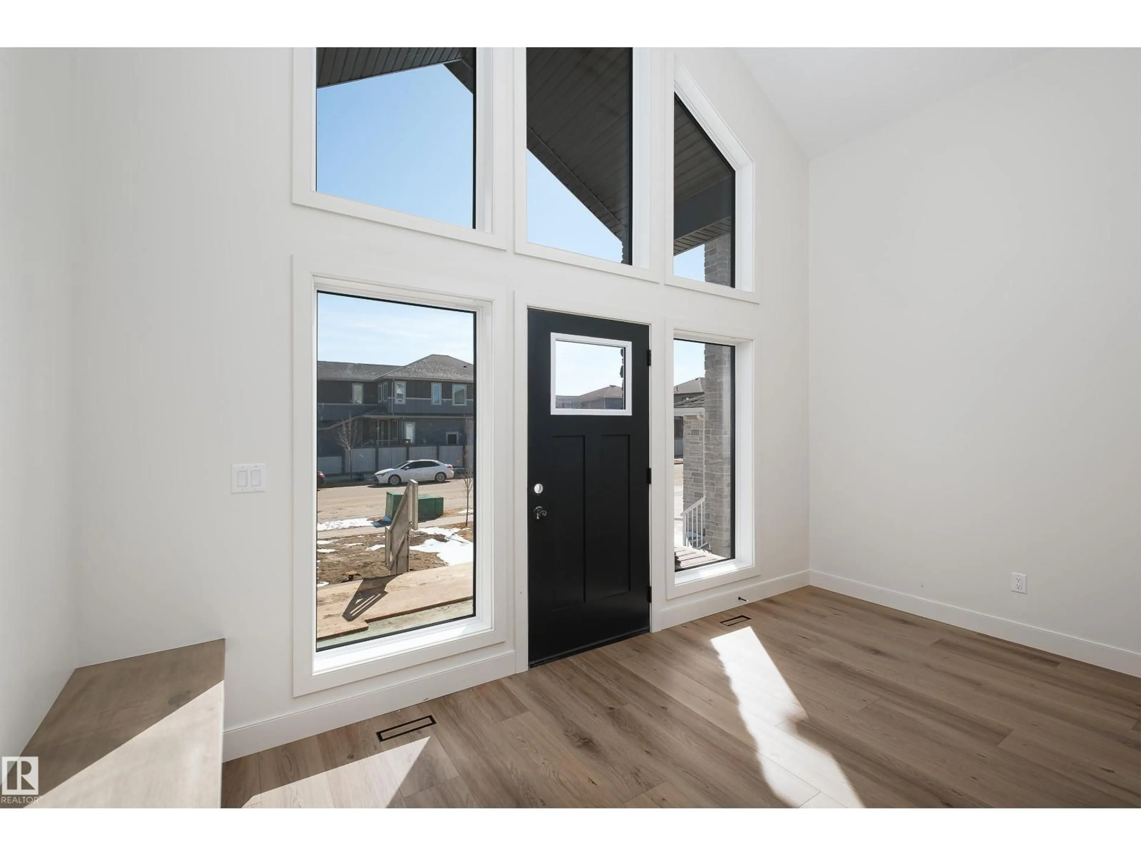 Indoor entryway for 213 DEER PARK BV, Spruce Grove Alberta T7X0X1