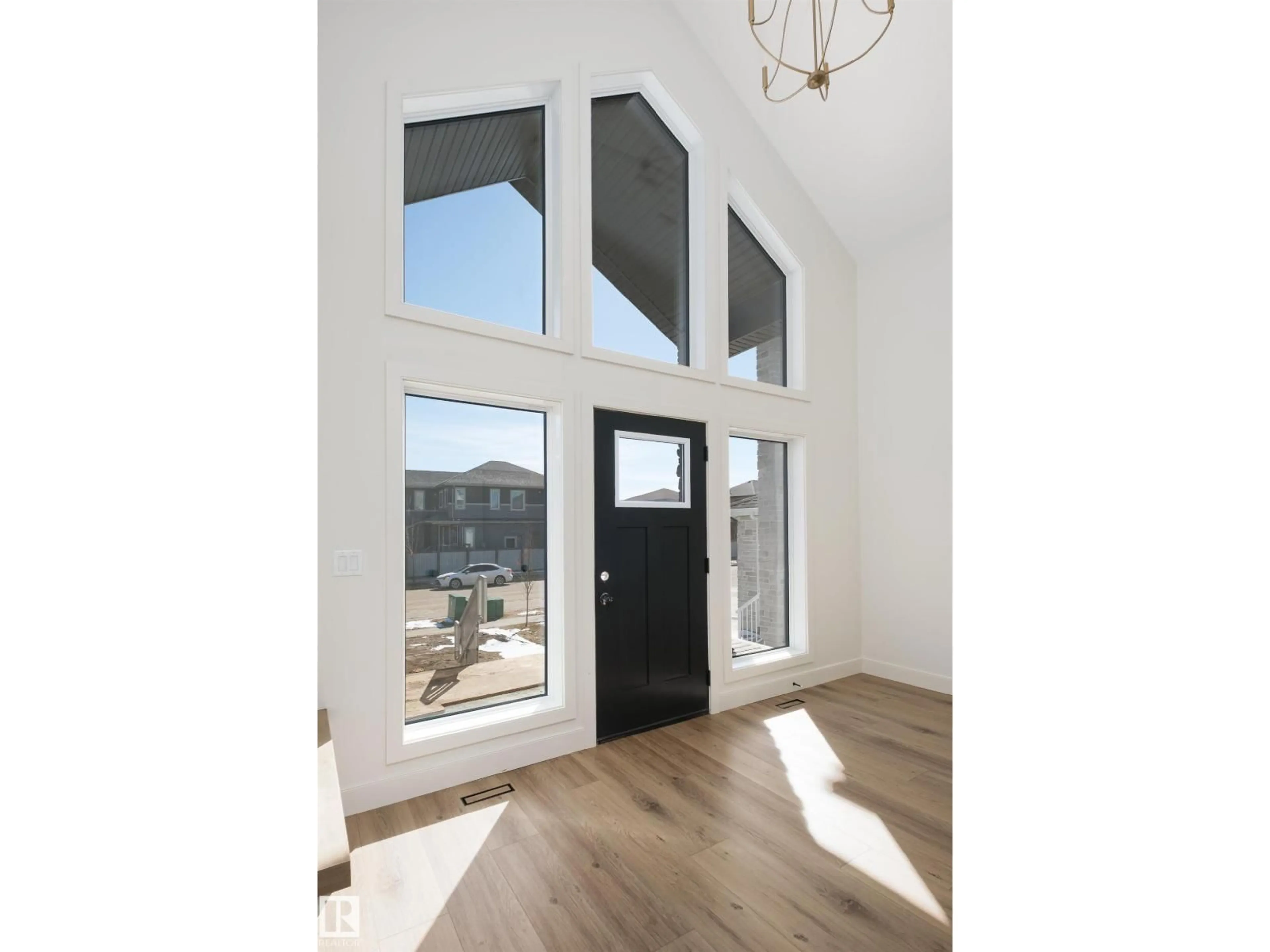 Indoor entryway for 213 DEER PARK BV, Spruce Grove Alberta T7X0X1