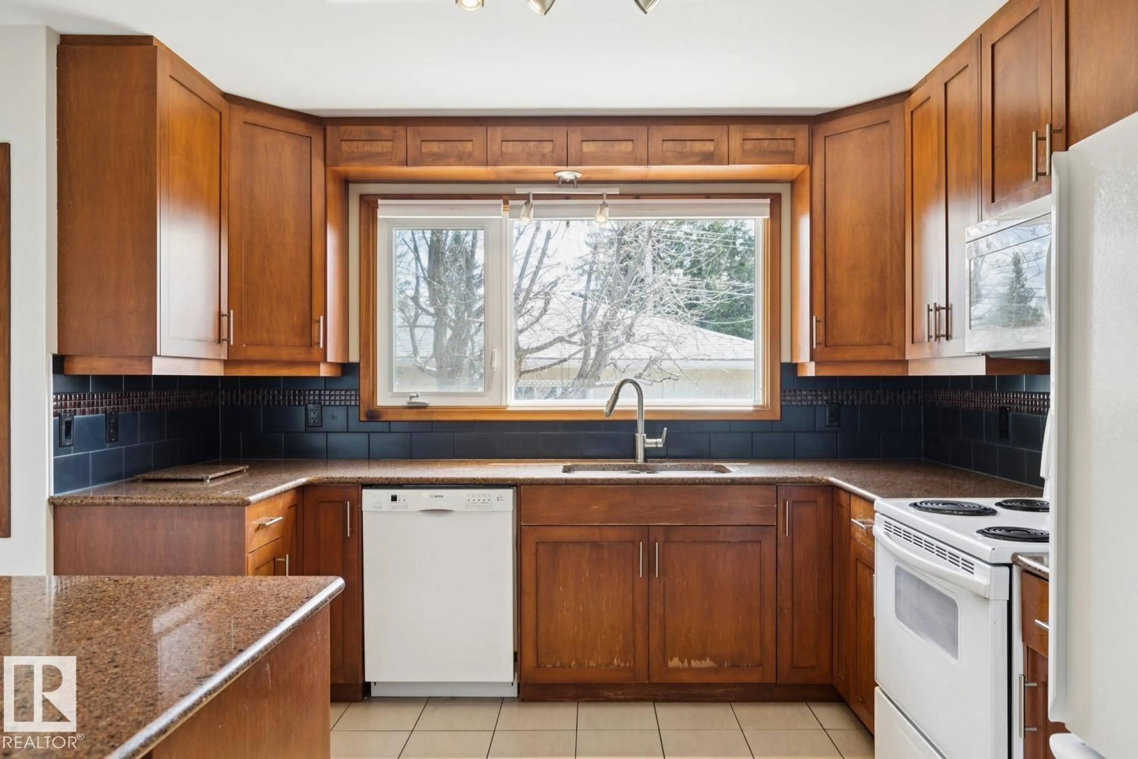 Standard kitchen, ceramic/tile floor for 11451 48 AV, Edmonton Alberta T6H0C9