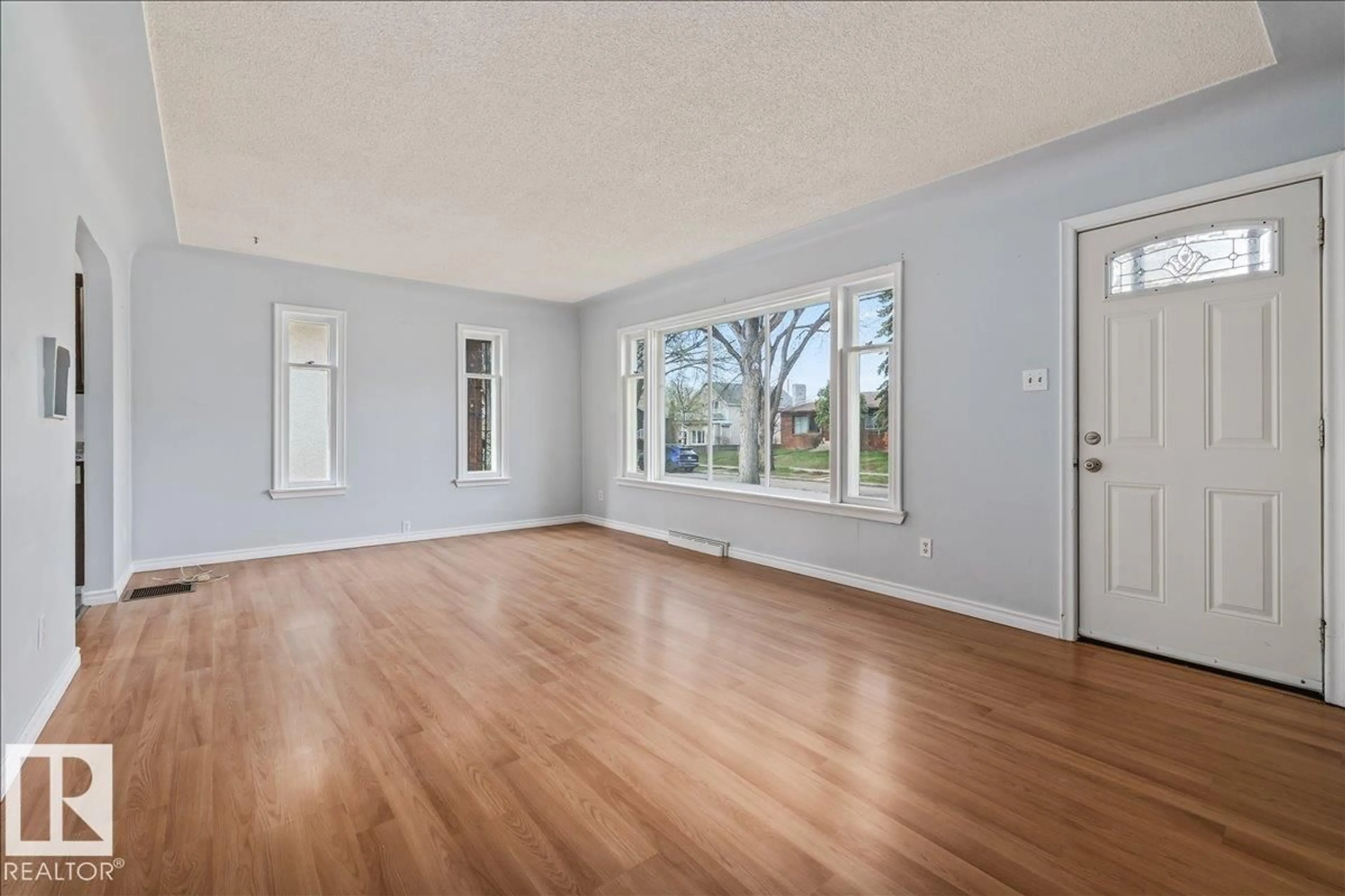 A pic of a room for 11227 52 ST, Edmonton Alberta T5W3H8