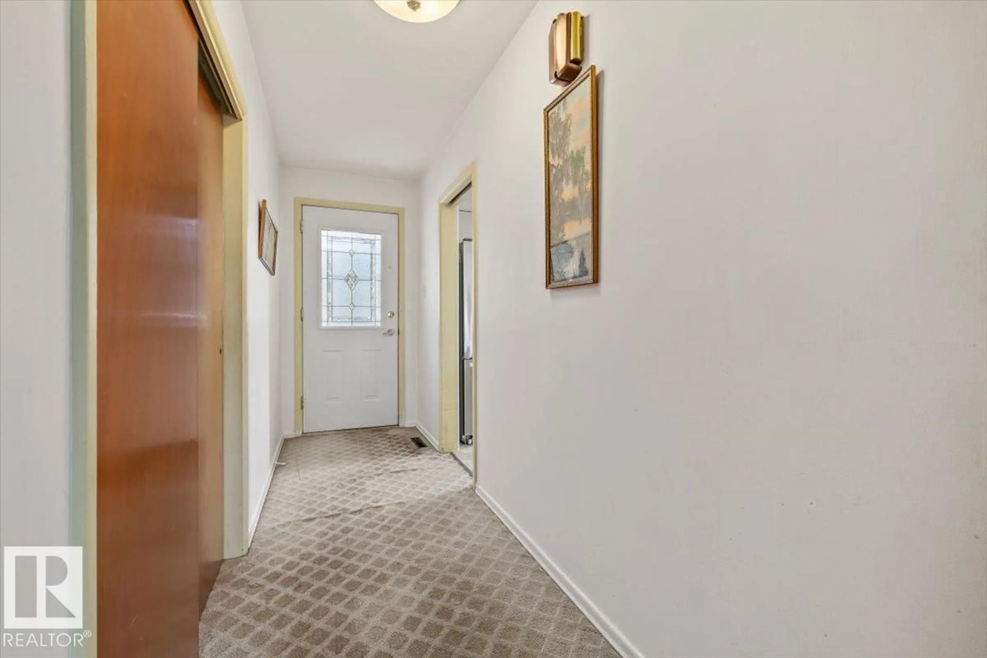 Indoor foyer for 9732 64 ST, Edmonton Alberta T6B1R3