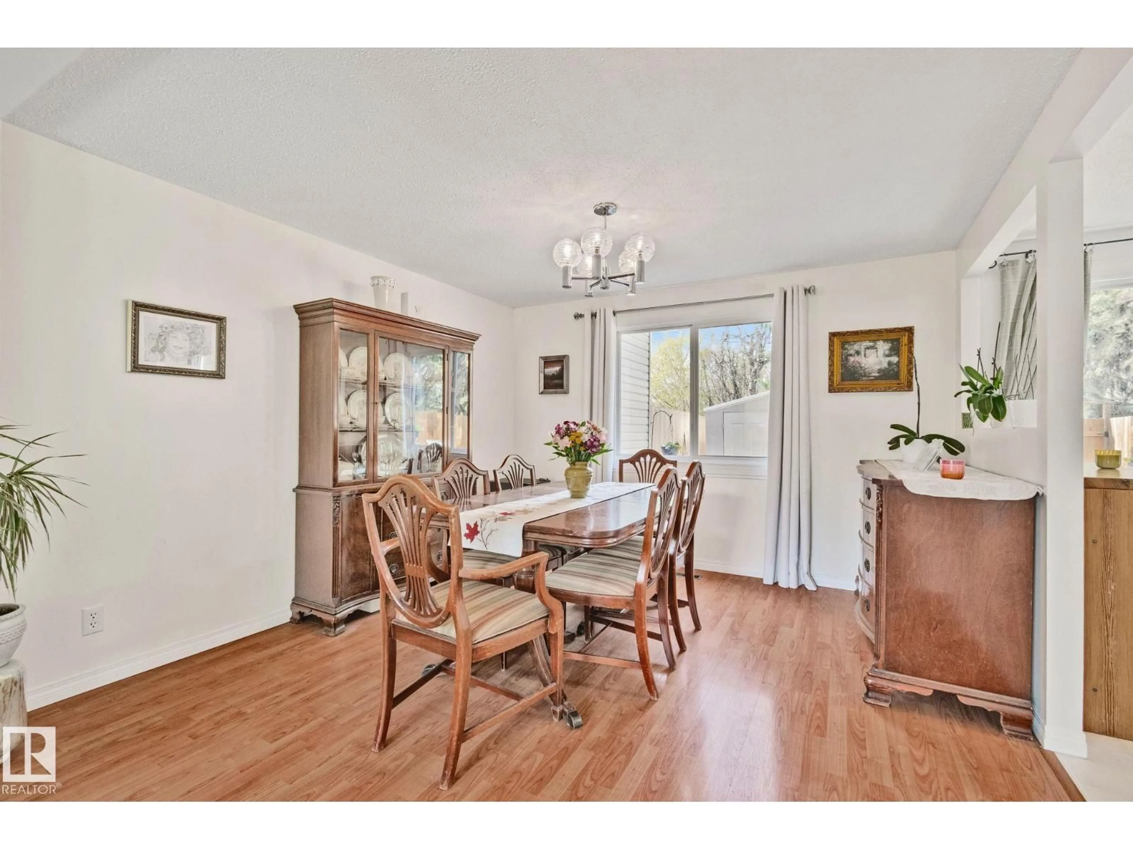 Dining room, wood/laminate floor for 97 RIDGEWOOD, St. Albert Alberta T8A0E9