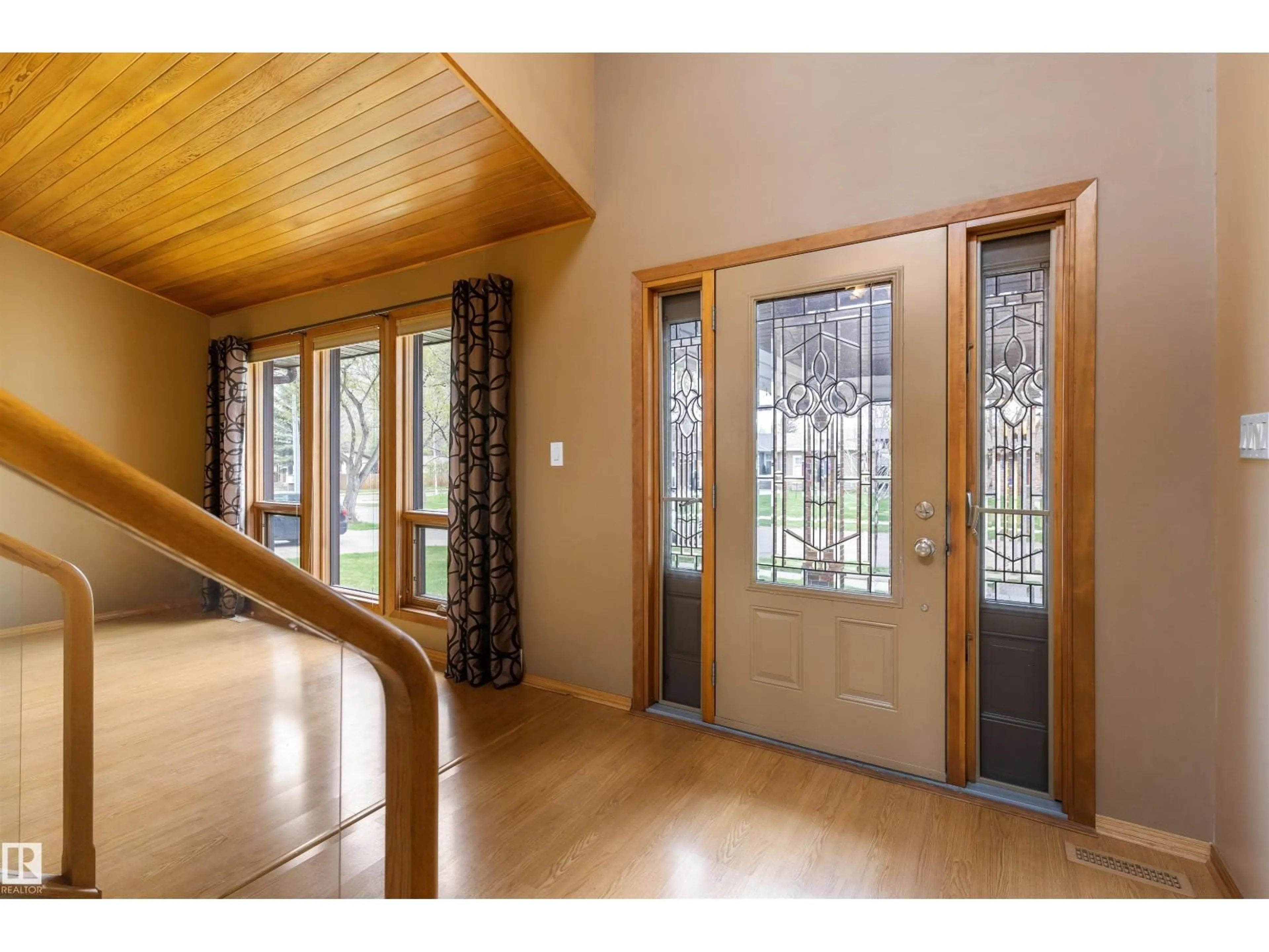 Indoor entryway for 44 WHITEHALL CR, St. Albert Alberta T8N3G4