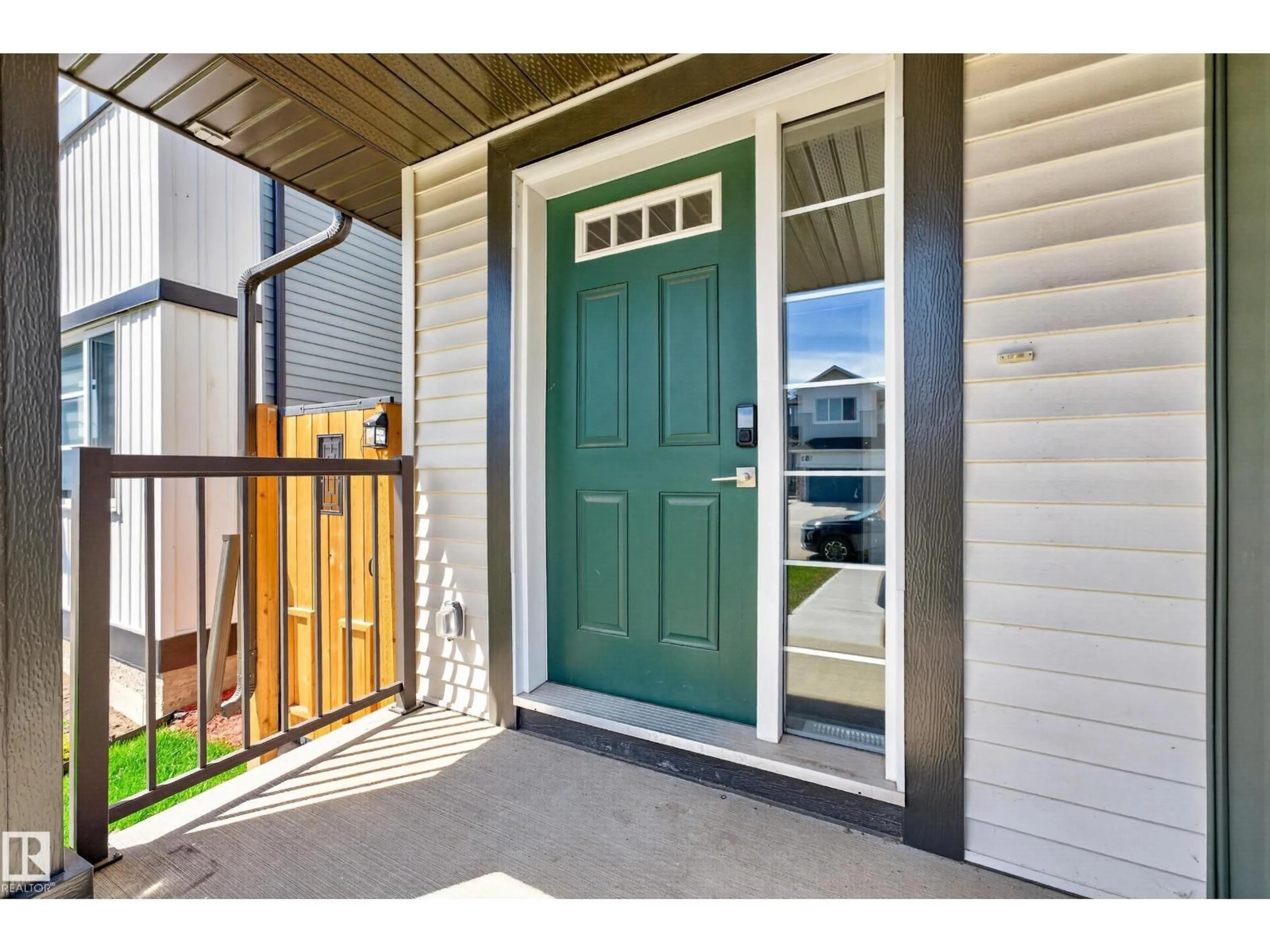 Indoor entryway for 52 PENN PL, Spruce Grove Alberta T7X2W6