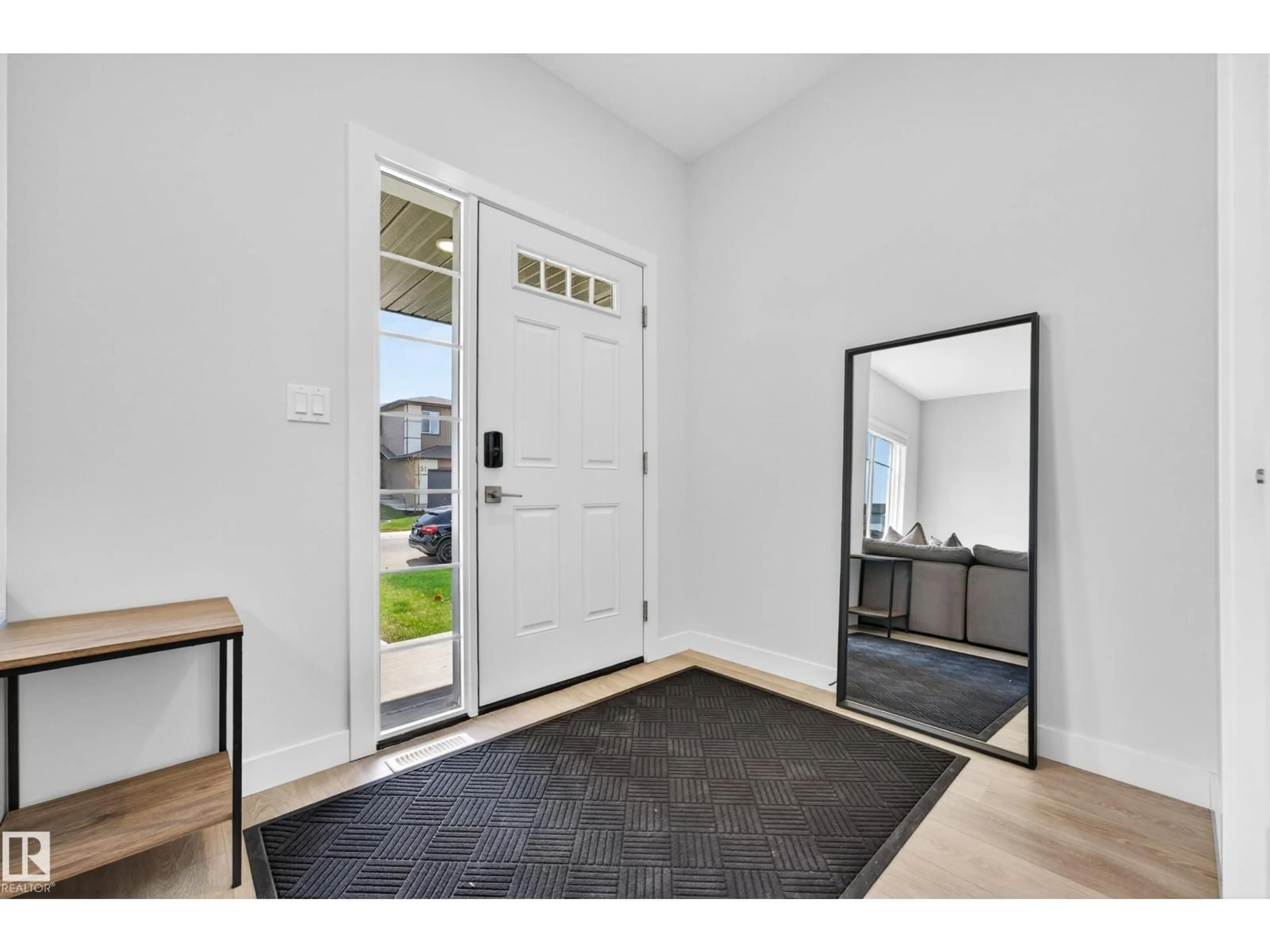 Indoor entryway for 52 PENN PL, Spruce Grove Alberta T7X2W6