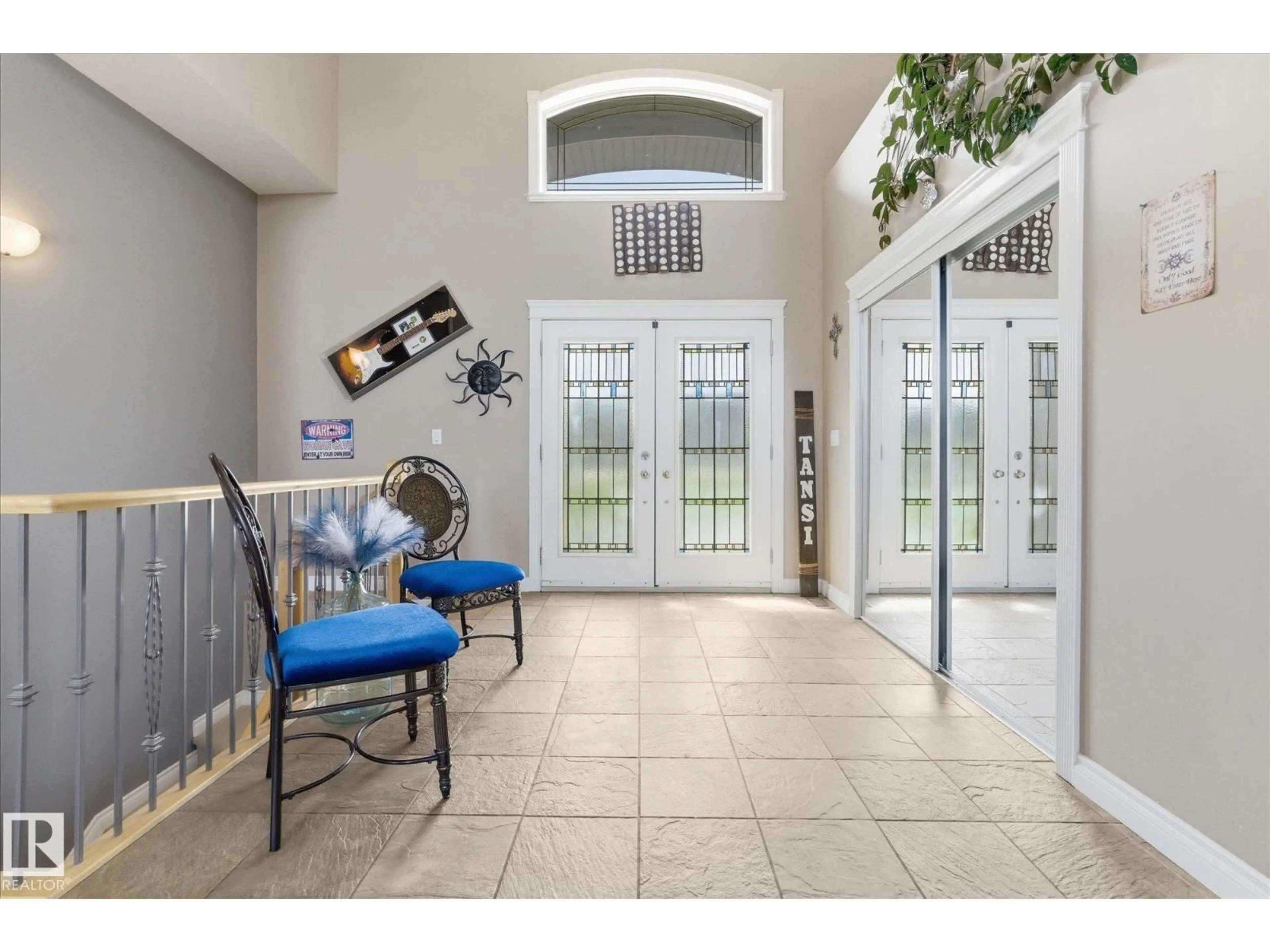 Indoor entryway for 101 - 54419 RGE ROAD 14, Rural Lac Ste. Anne County Alberta T0E1V0