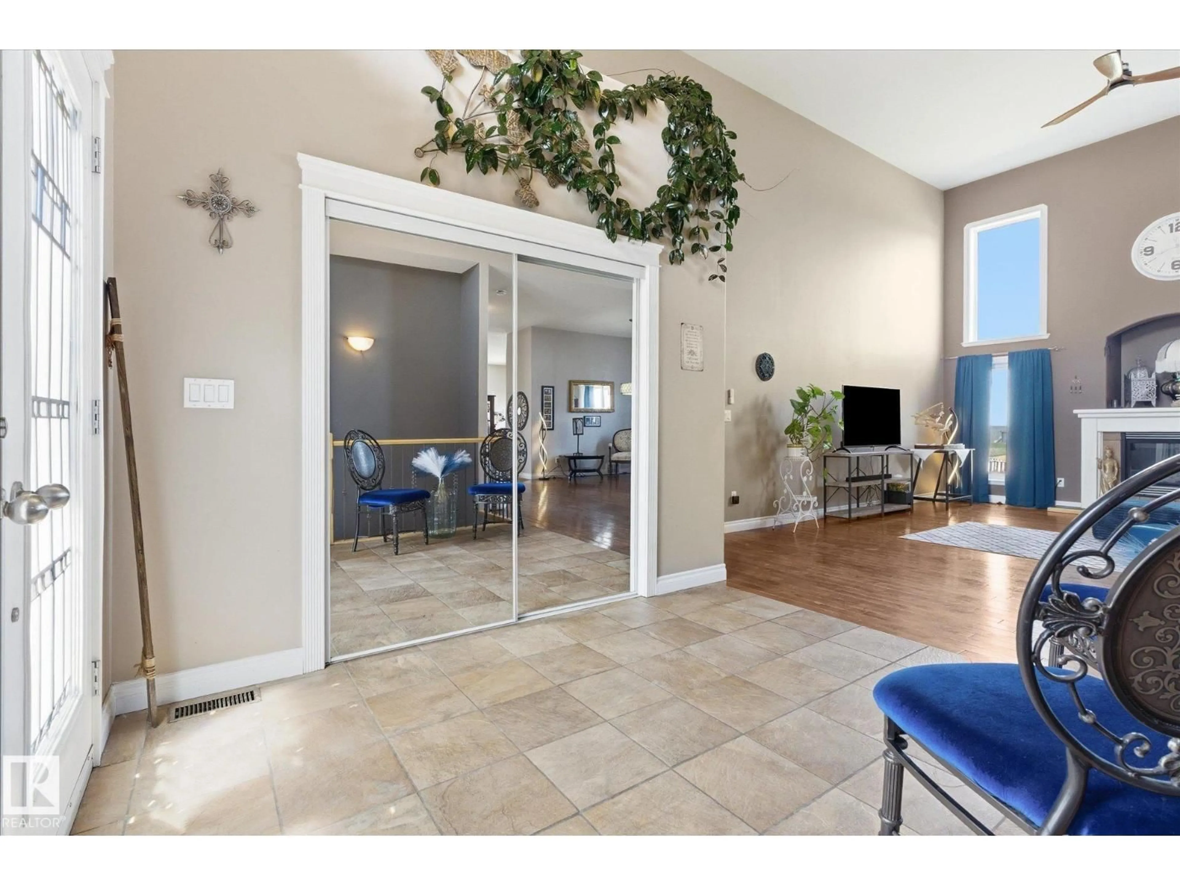 Indoor entryway for 101 - 54419 RGE ROAD 14, Rural Lac Ste. Anne County Alberta T0E1V0