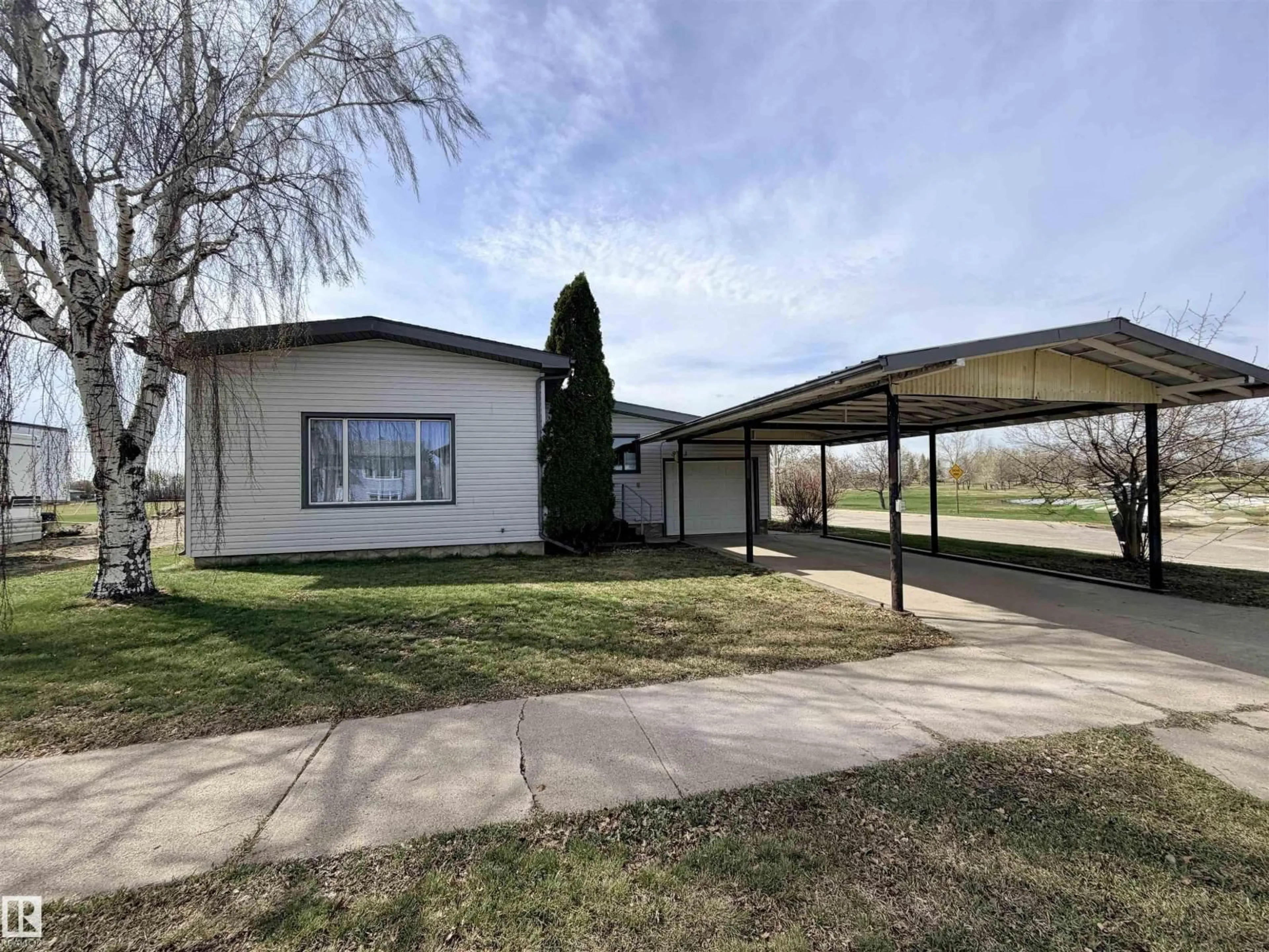 A pic from outside/outdoor area/front of a property/back of a property/a pic from drone, unknown for 5233 46 AV, St. Paul Town Alberta T0A3A4