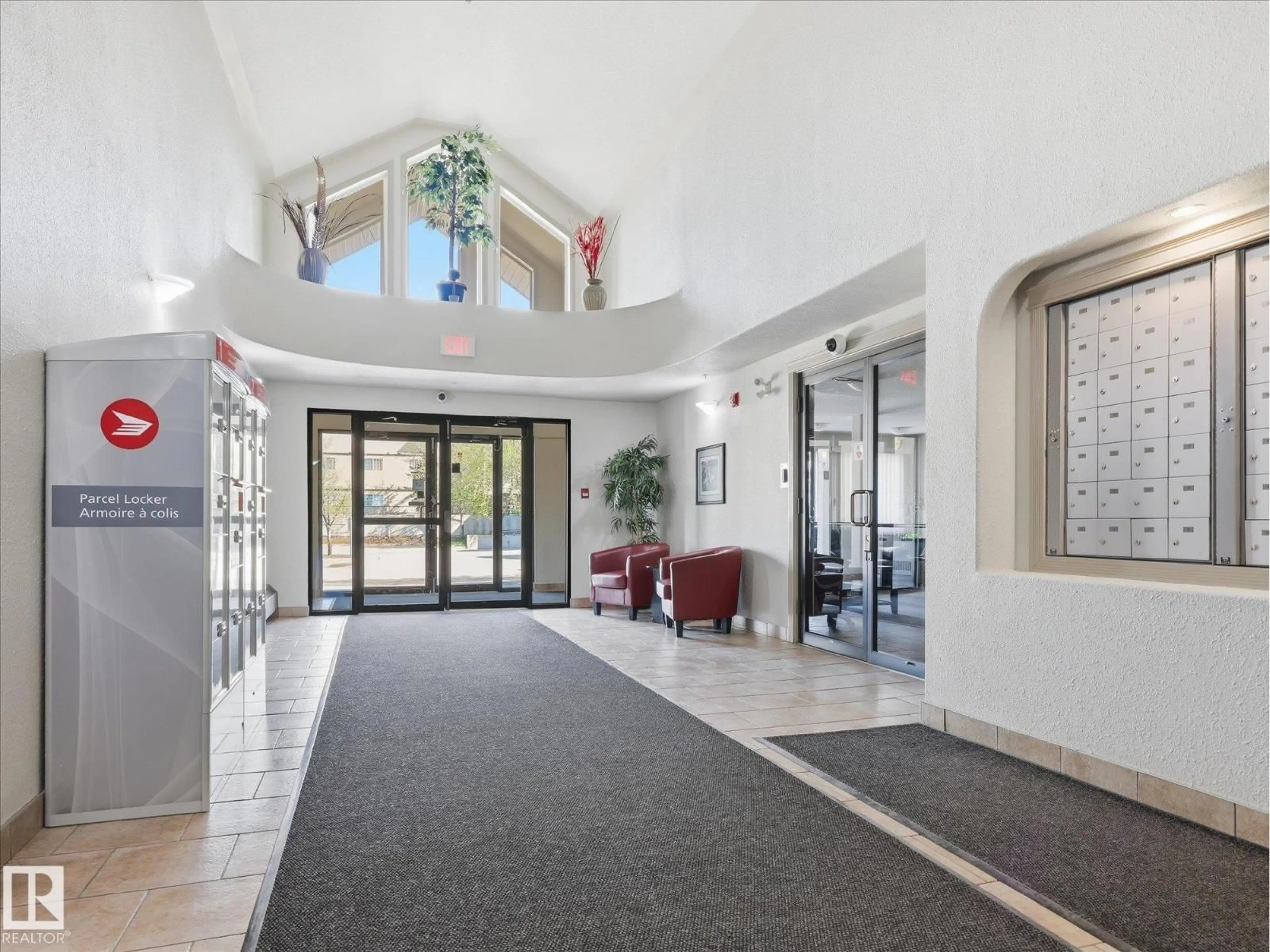 Indoor foyer for 217 - 12550 140 AV, Edmonton Alberta T5X6J4