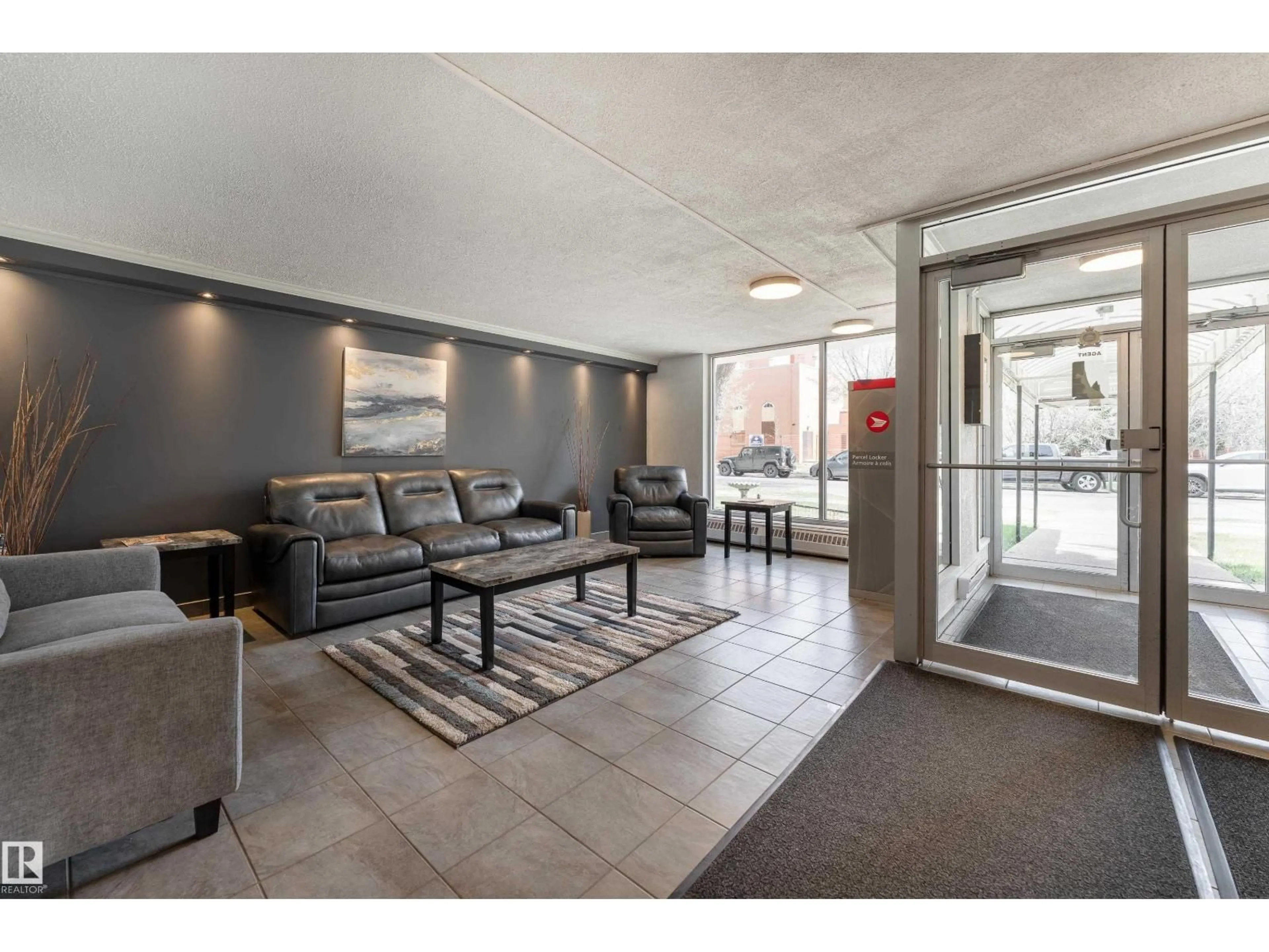 Lobby for #1006 - 9816 112 ST, Edmonton Alberta T5K1L5