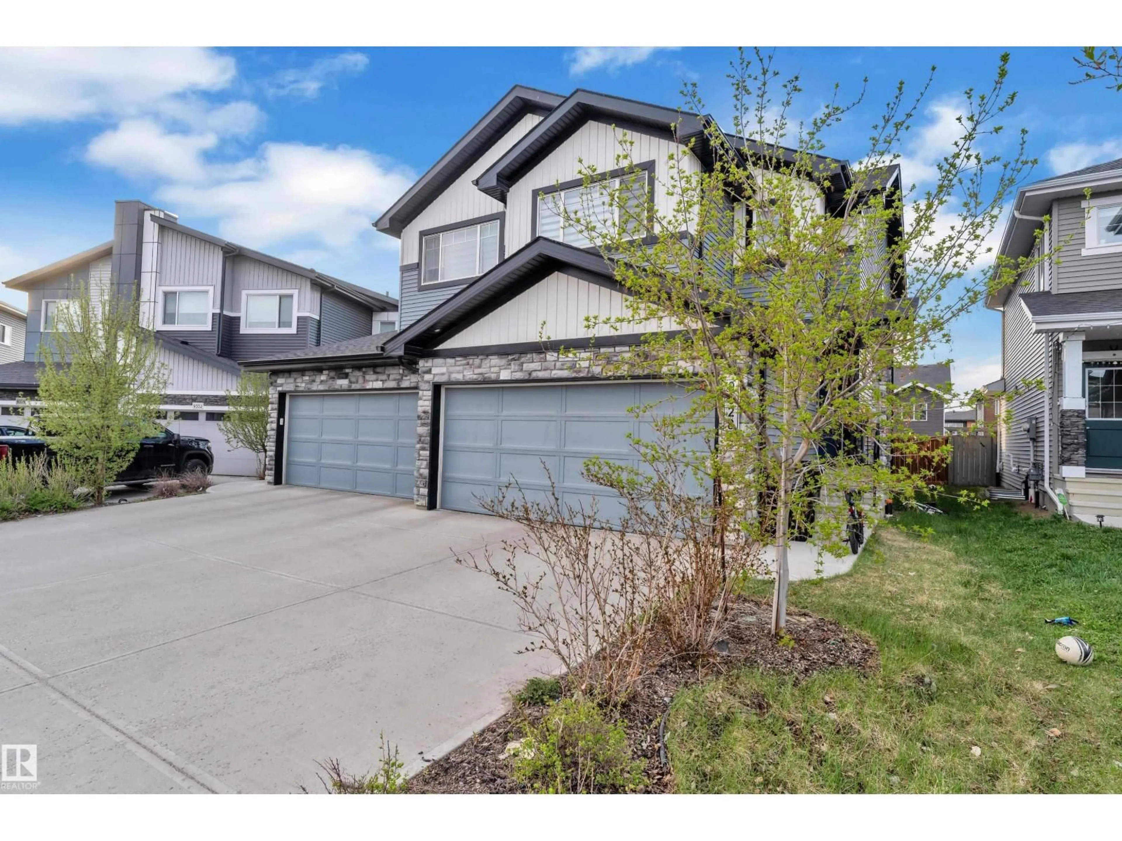 Home with vinyl exterior material, street for SW - 9328 PEAR LINK LI, Edmonton Alberta T6X2V9
