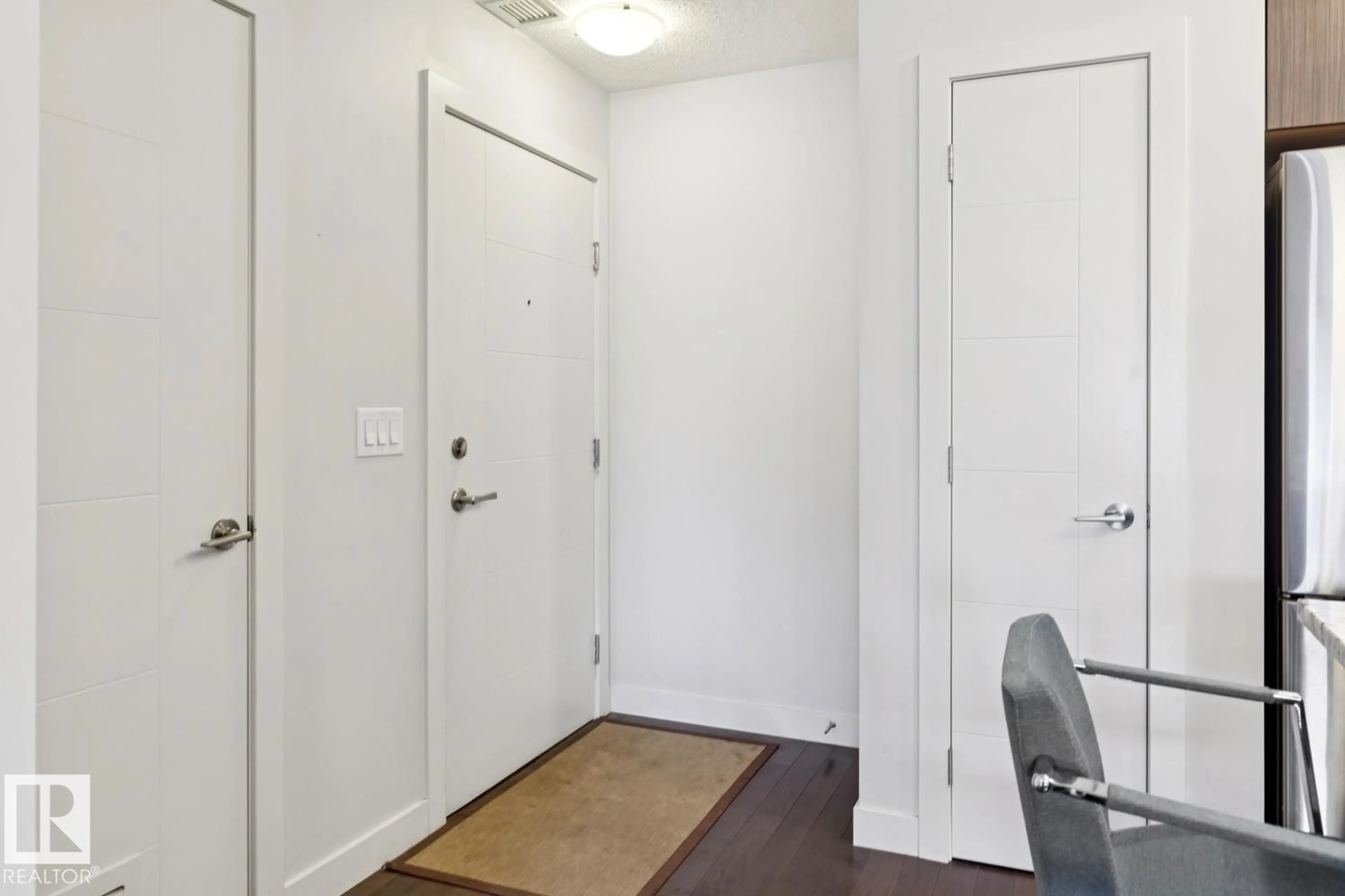 Indoor entryway for 421 - 10523 123 ST NW, Edmonton Alberta T5N1N9