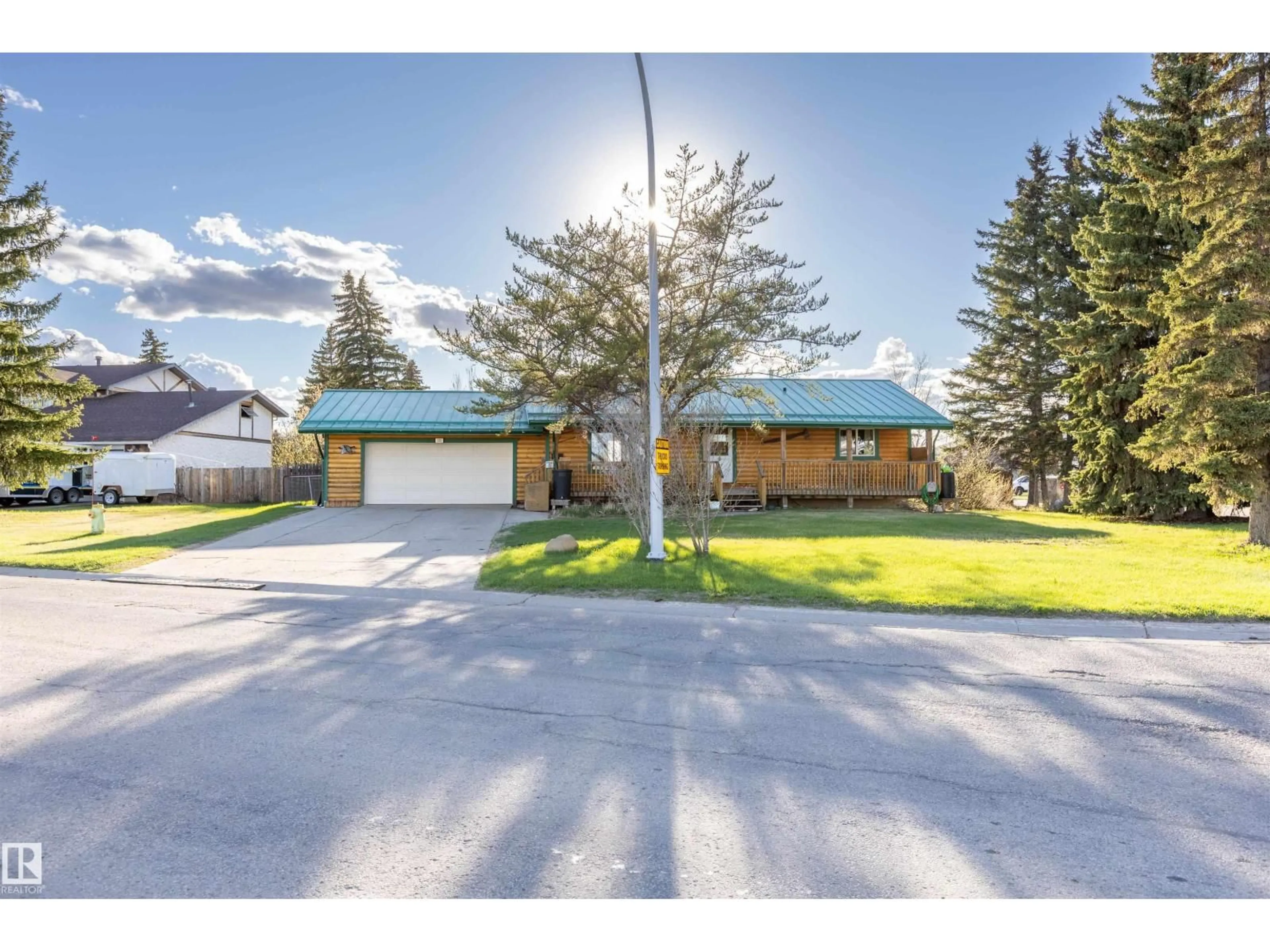 A pic from outside/outdoor area/front of a property/back of a property/a pic from drone, street for 100 MILL RD, Cardiff Alberta T8R1P2