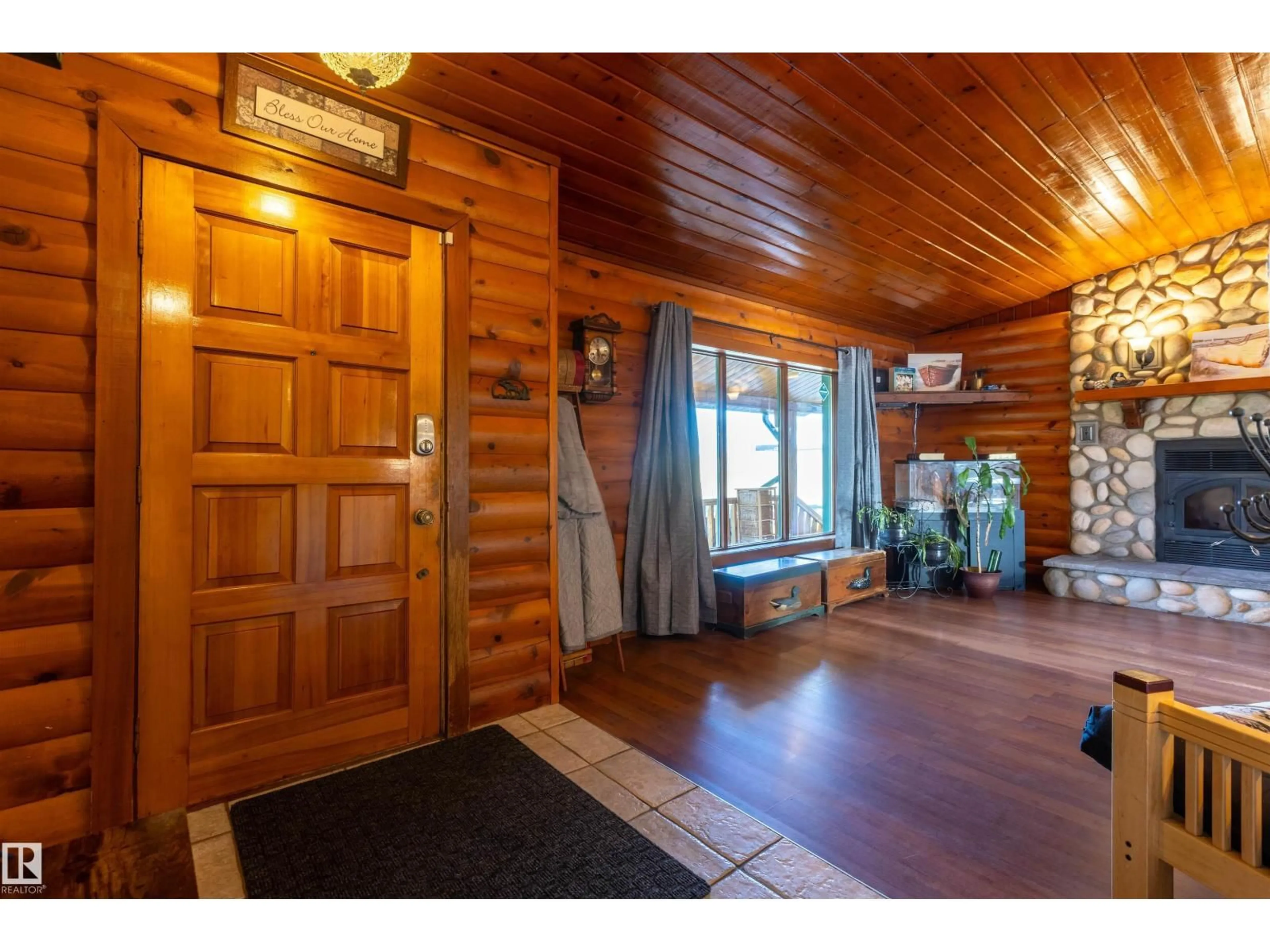 Indoor entryway for 100 MILL RD, Cardiff Alberta T8R1P2