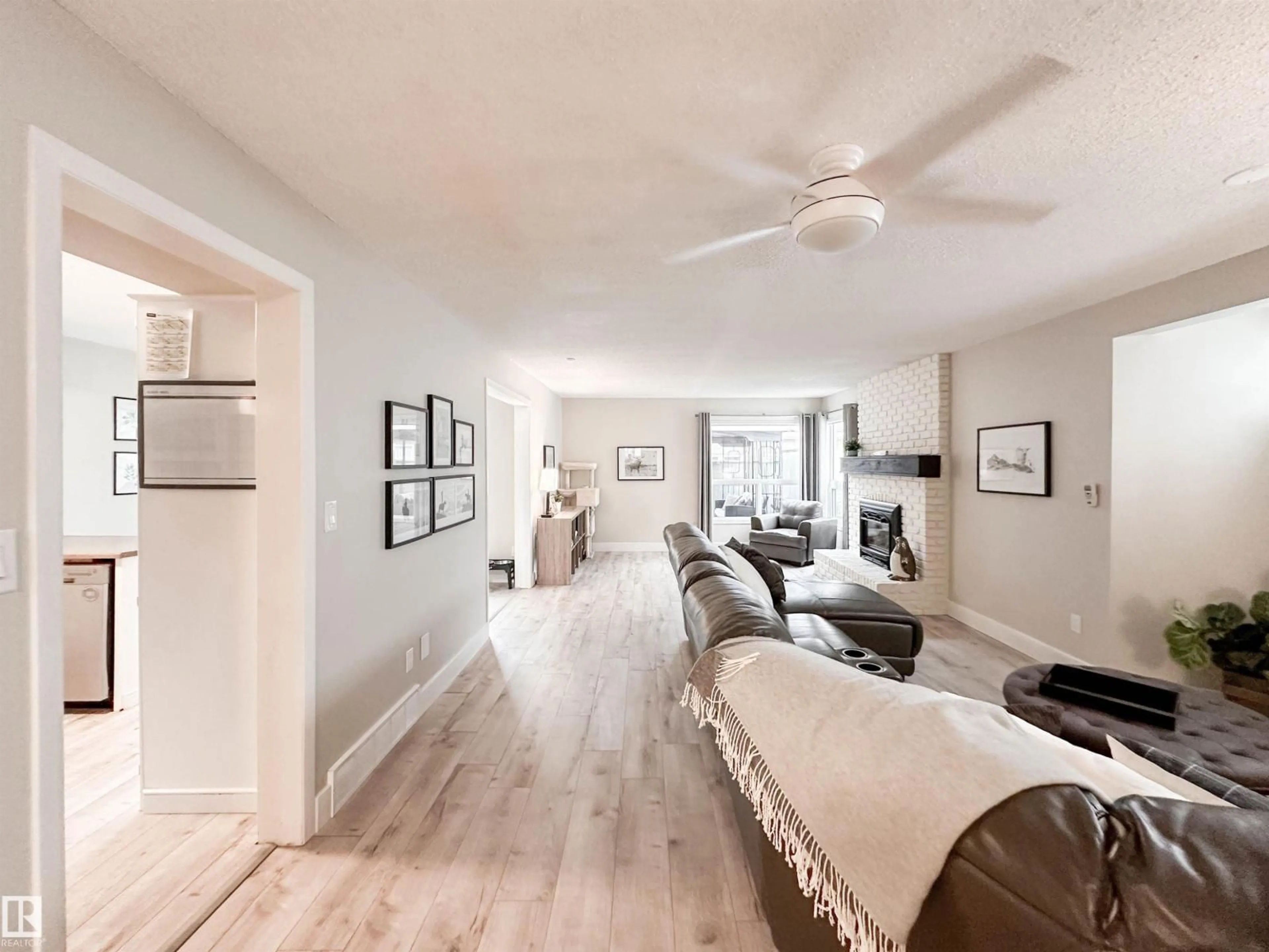 Living room with furniture, unknown for 8 WHITEOAKS ES, St. Albert Alberta T8N3M2