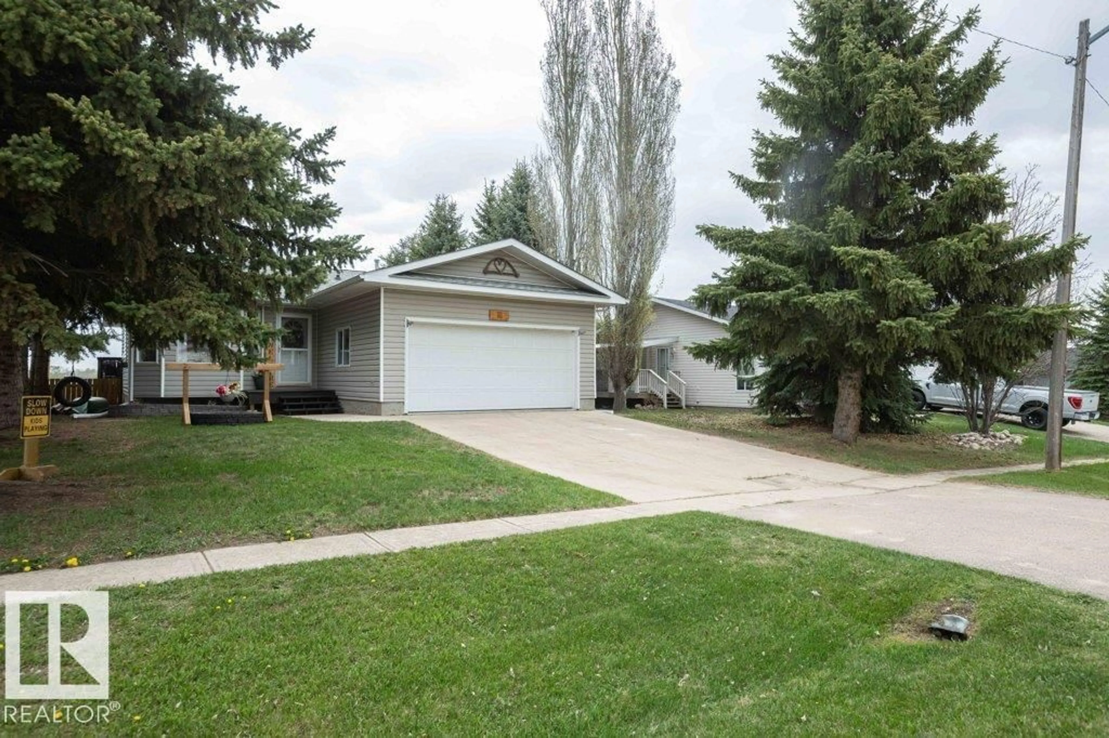 Home with vinyl exterior material, street for 5116 51 AV, Pickardville Alberta T0G1W0