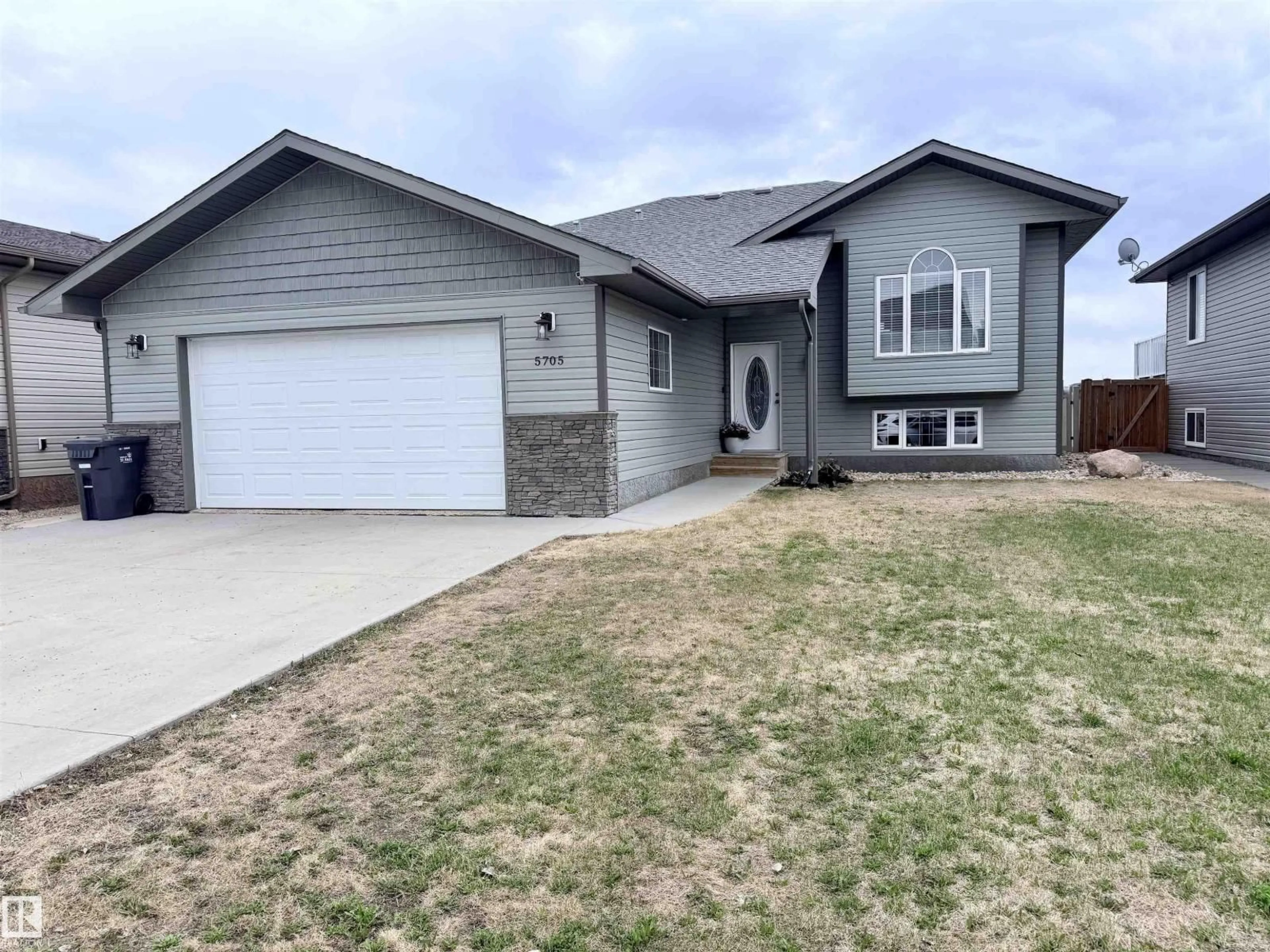 Home with vinyl exterior material, street for 5705 52 AV, St. Paul Town Alberta T0A3A1